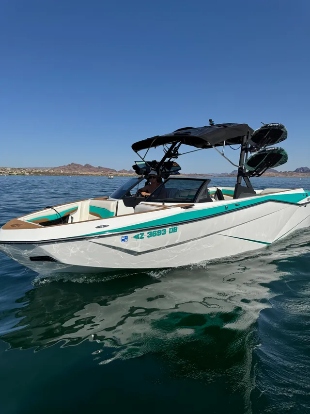 Rent a HEYDAY WAKE BOATS ski and wakeboard in Lake Havasu City, AZ near me