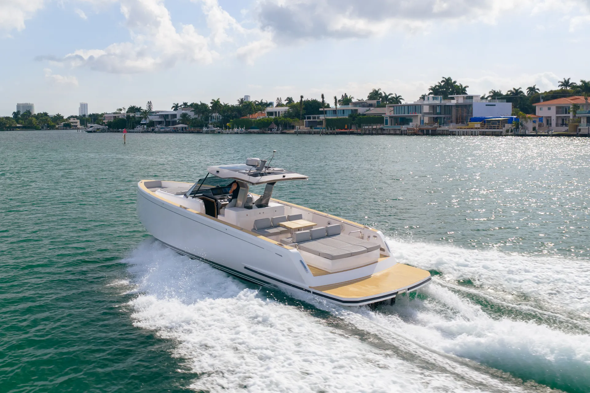 Luxury Day Boat In Montauk NY - Pardo 43