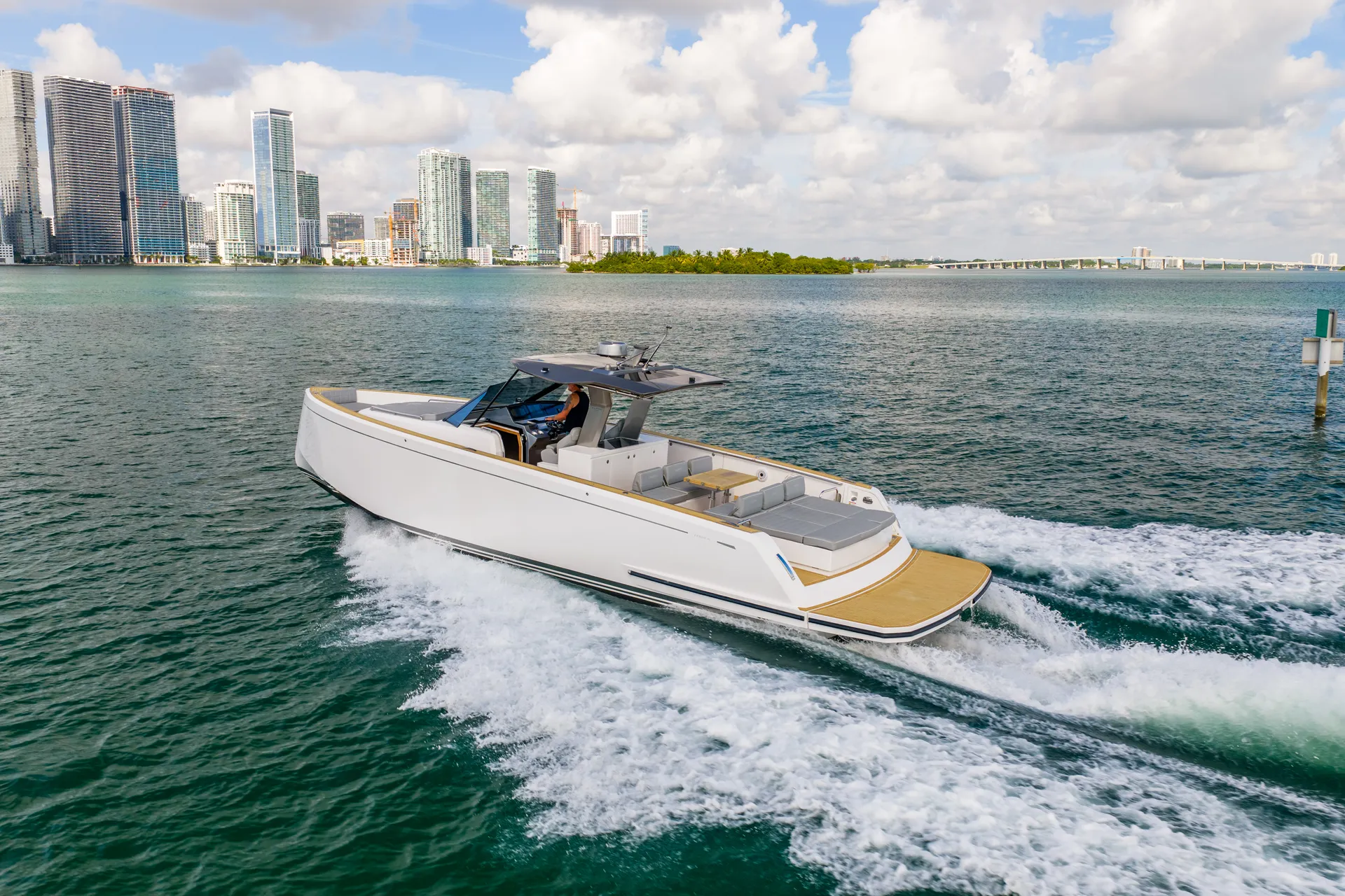 Luxury Day Boat In Montauk NY - Pardo 43
