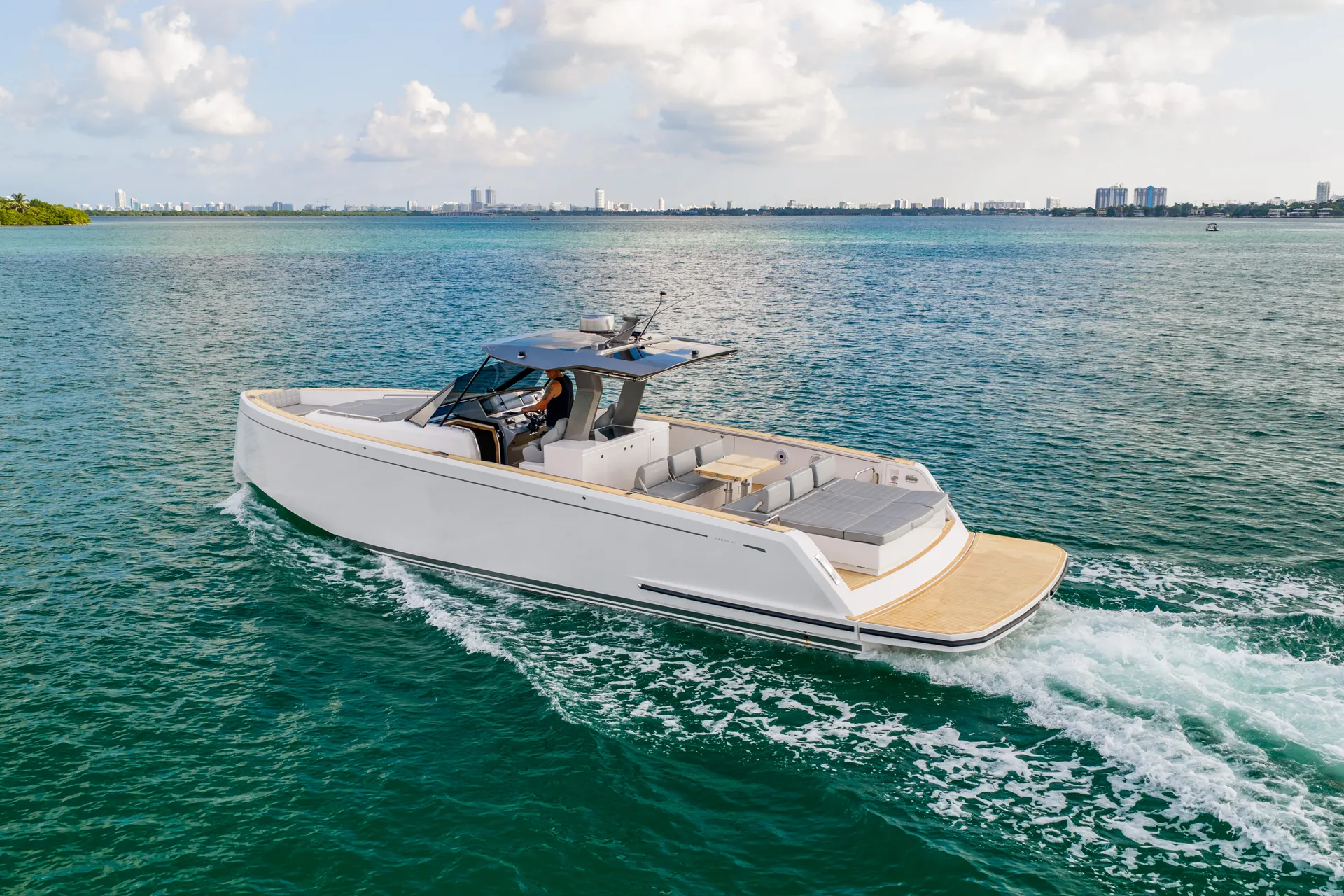 Luxury Day Boat In Montauk NY - Pardo 43