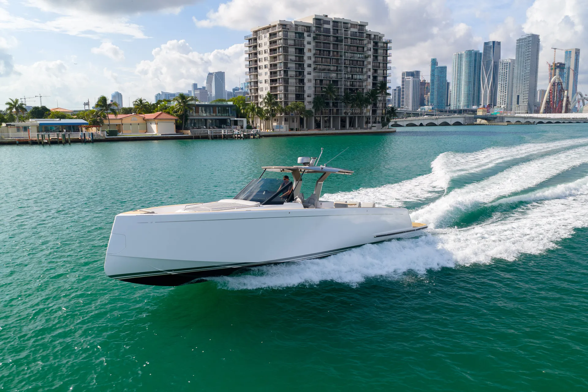 Luxury Day Boat In Montauk NY - Pardo 43