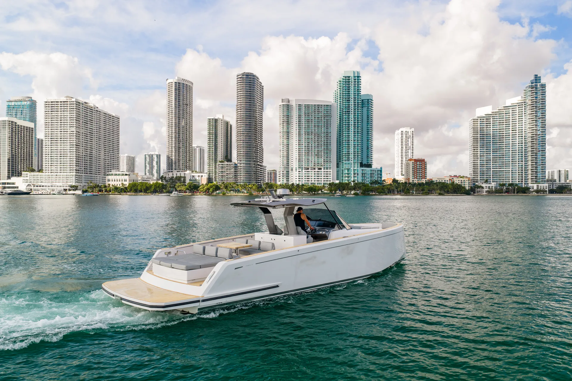 Luxury Day Boat In Montauk NY - Pardo 43