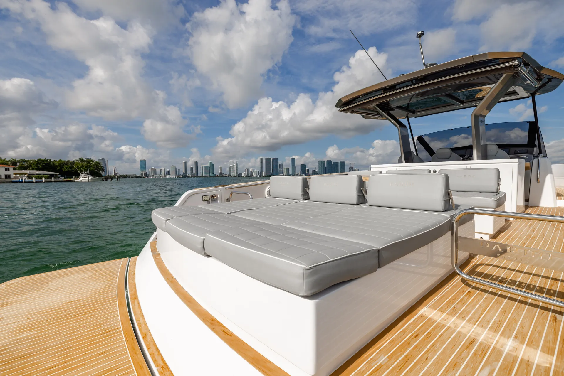 Luxury Day Boat In Montauk NY - Pardo 43