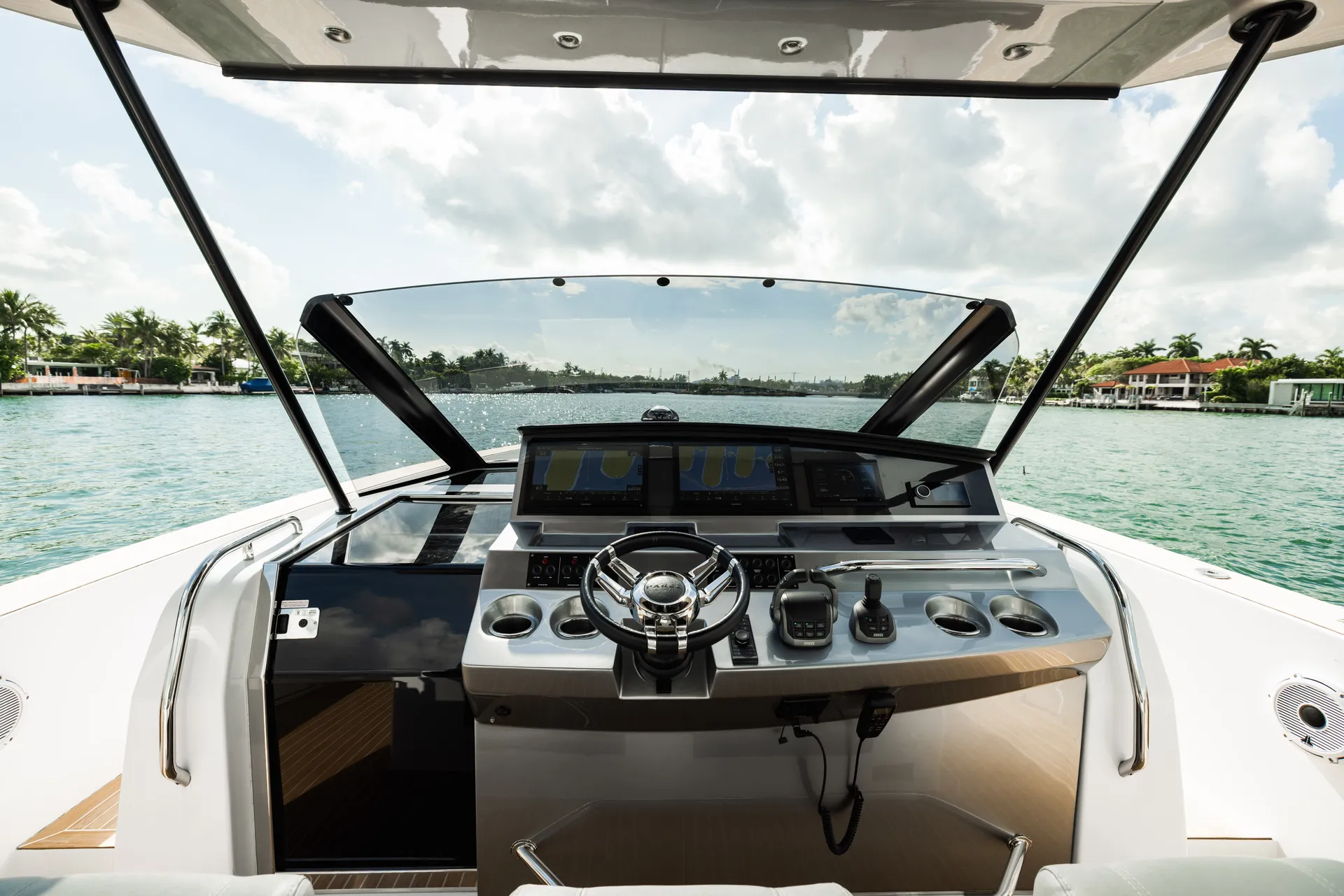 Luxury Day Boat In Montauk NY - Pardo 43
