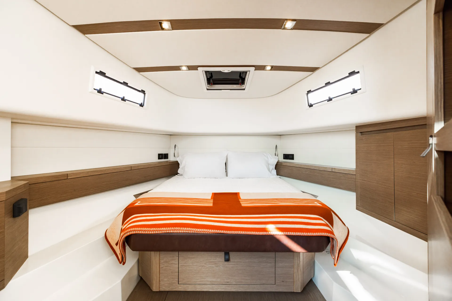 Luxury Day Boat In Montauk NY - Pardo 43