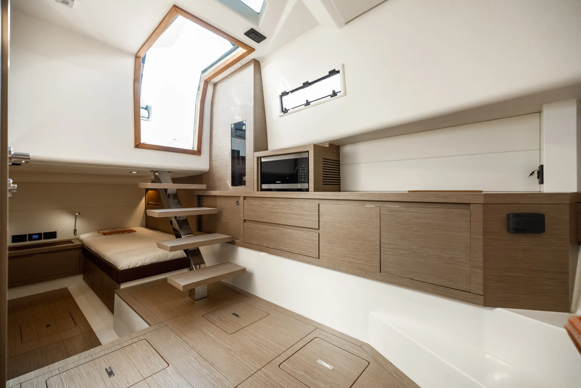 Luxury Day Boat In Montauk NY - Pardo 43