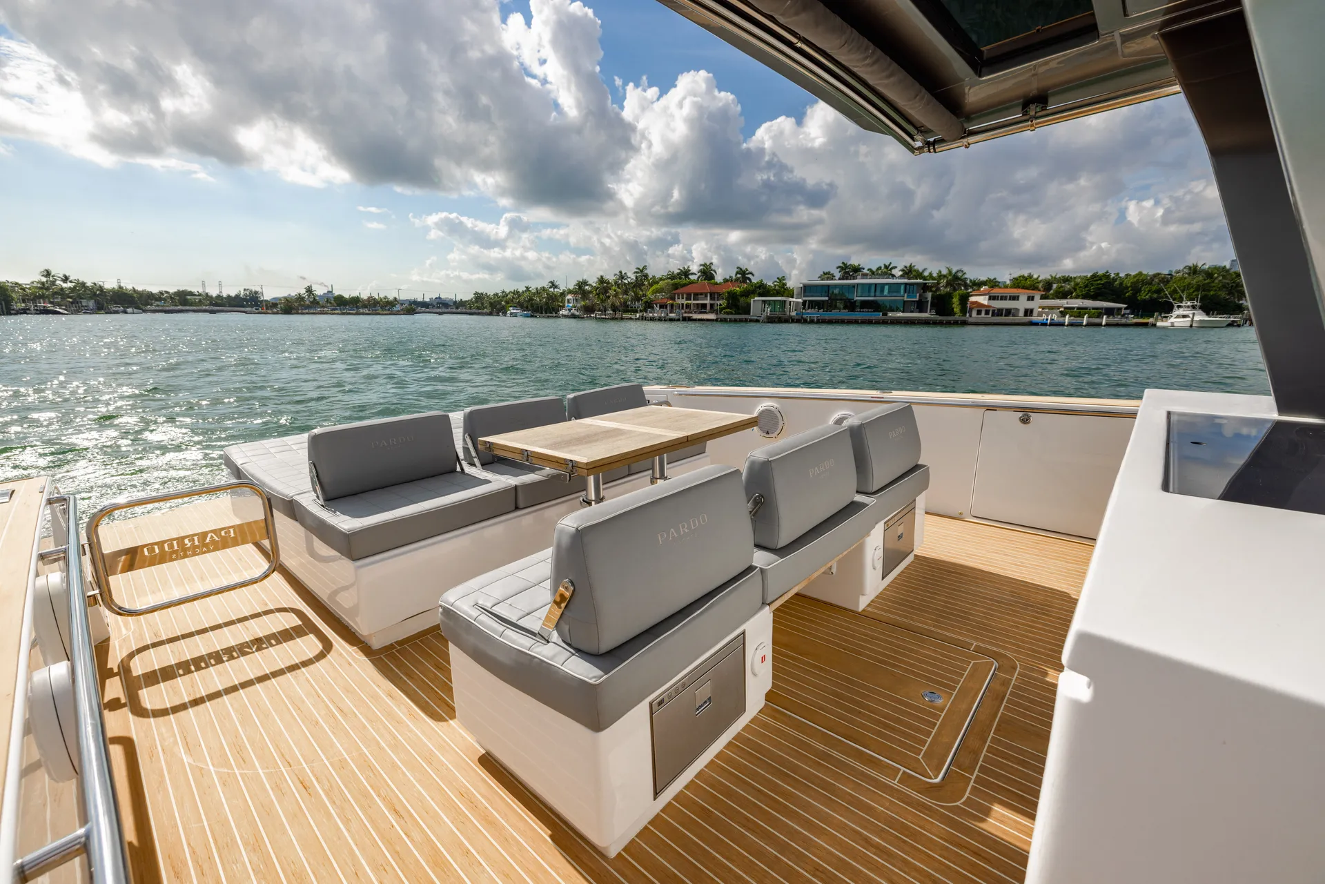 Luxury Day Boat In Montauk NY - Pardo 43