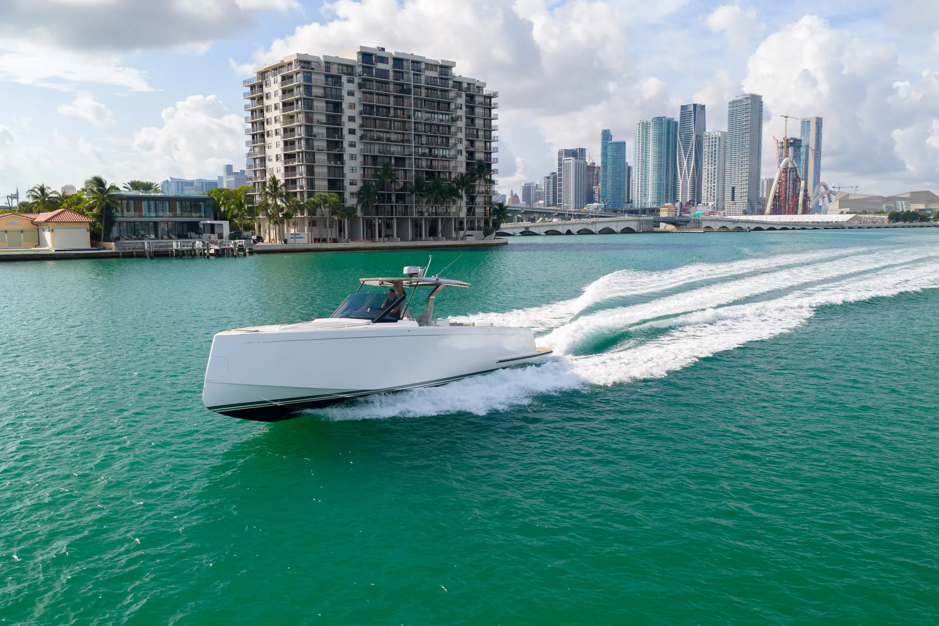 Luxury Day Boat In Montauk NY - Pardo 43