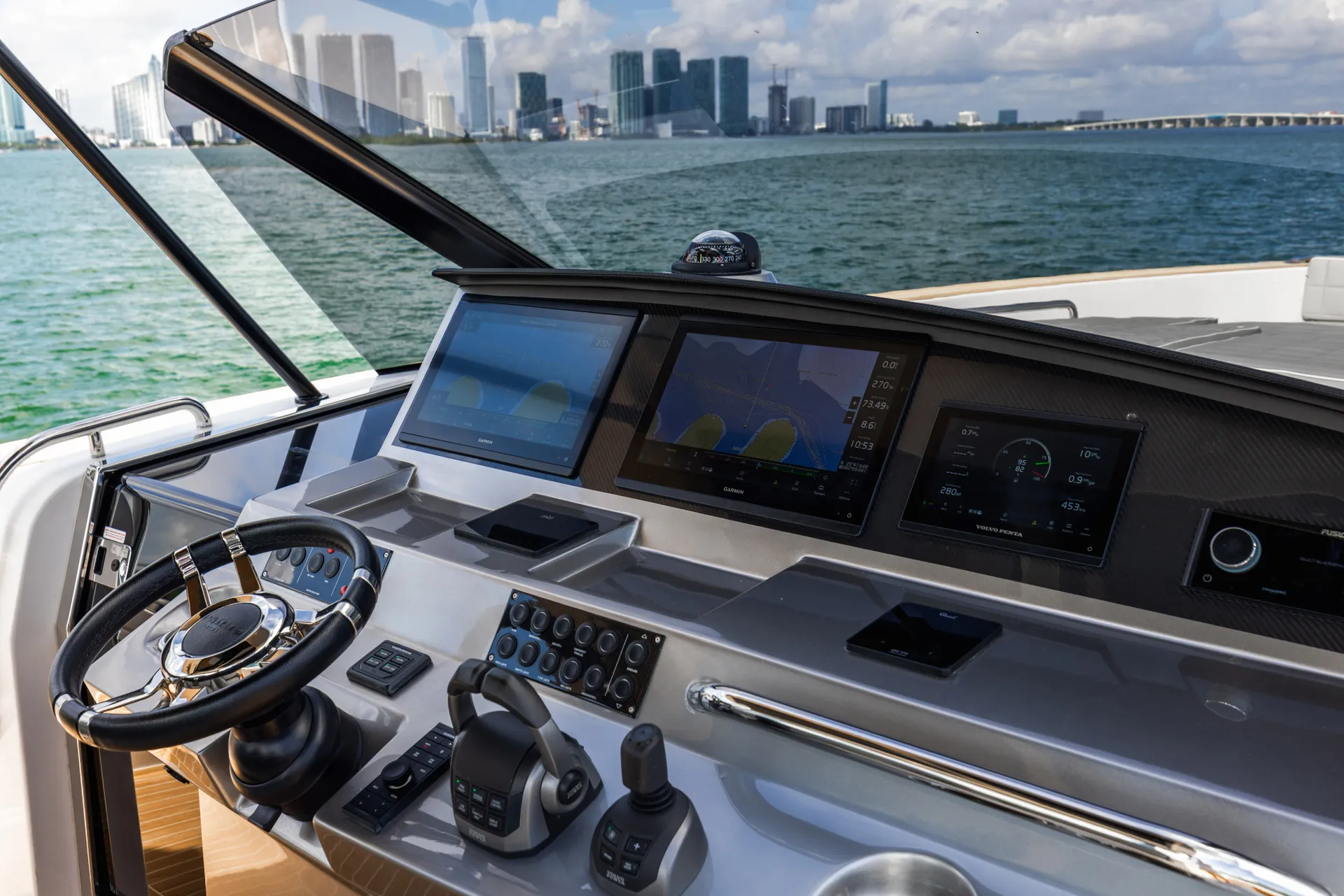 Luxury Day Boat In Montauk NY - Pardo 43