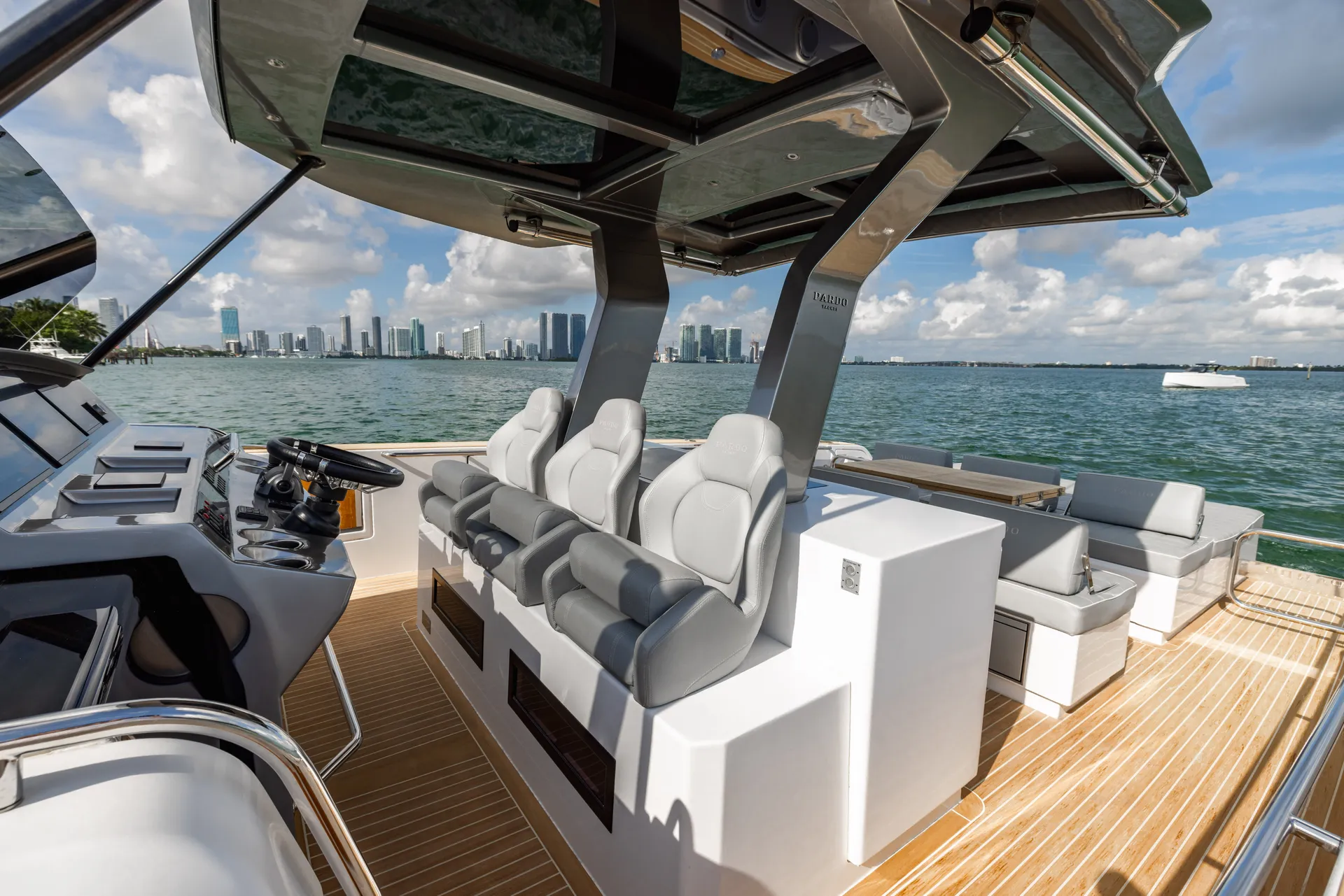 Luxury Day Boat In Montauk NY - Pardo 43