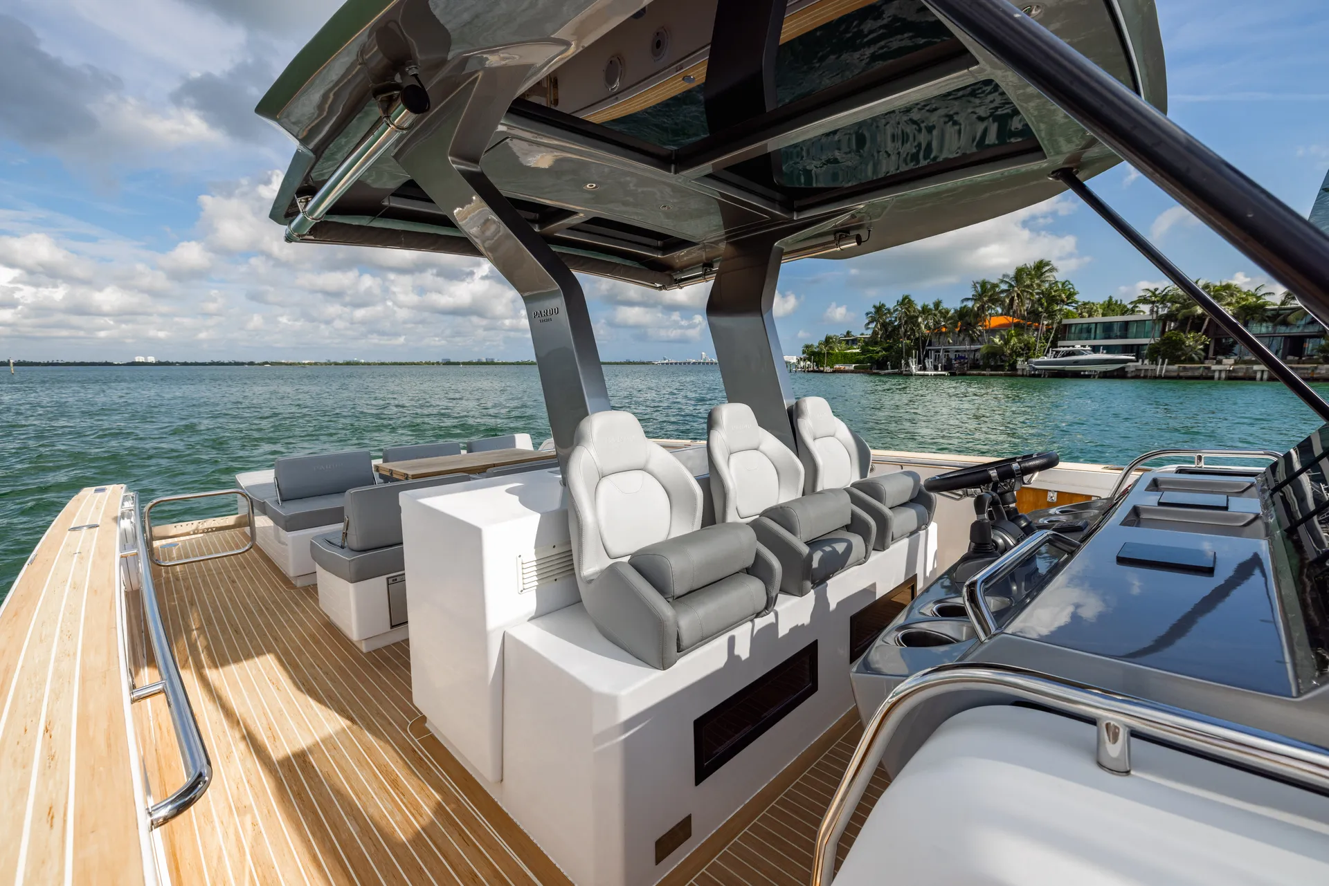 Luxury Day Boat In Montauk NY - Pardo 43