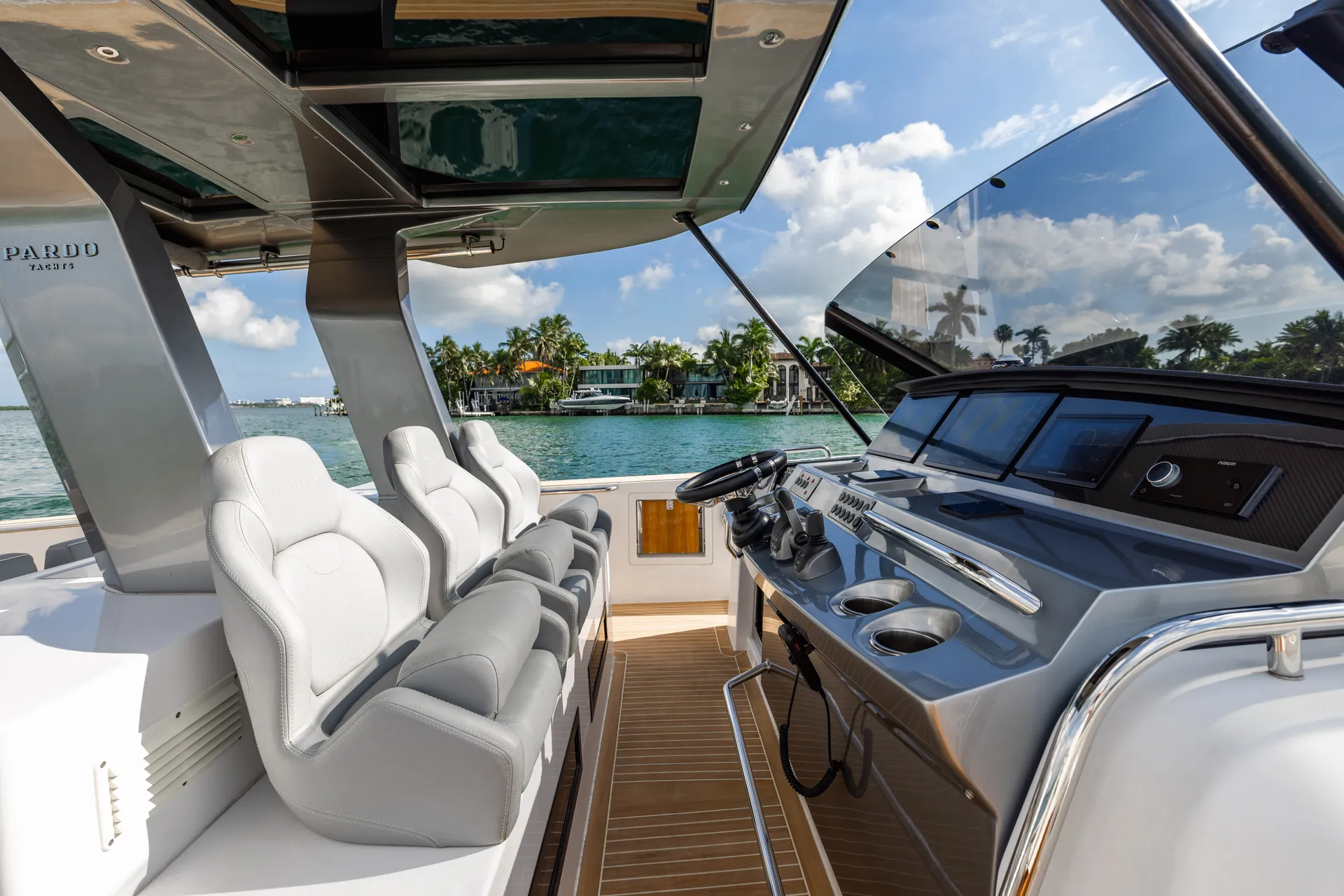 Luxury Day Boat In Montauk NY - Pardo 43