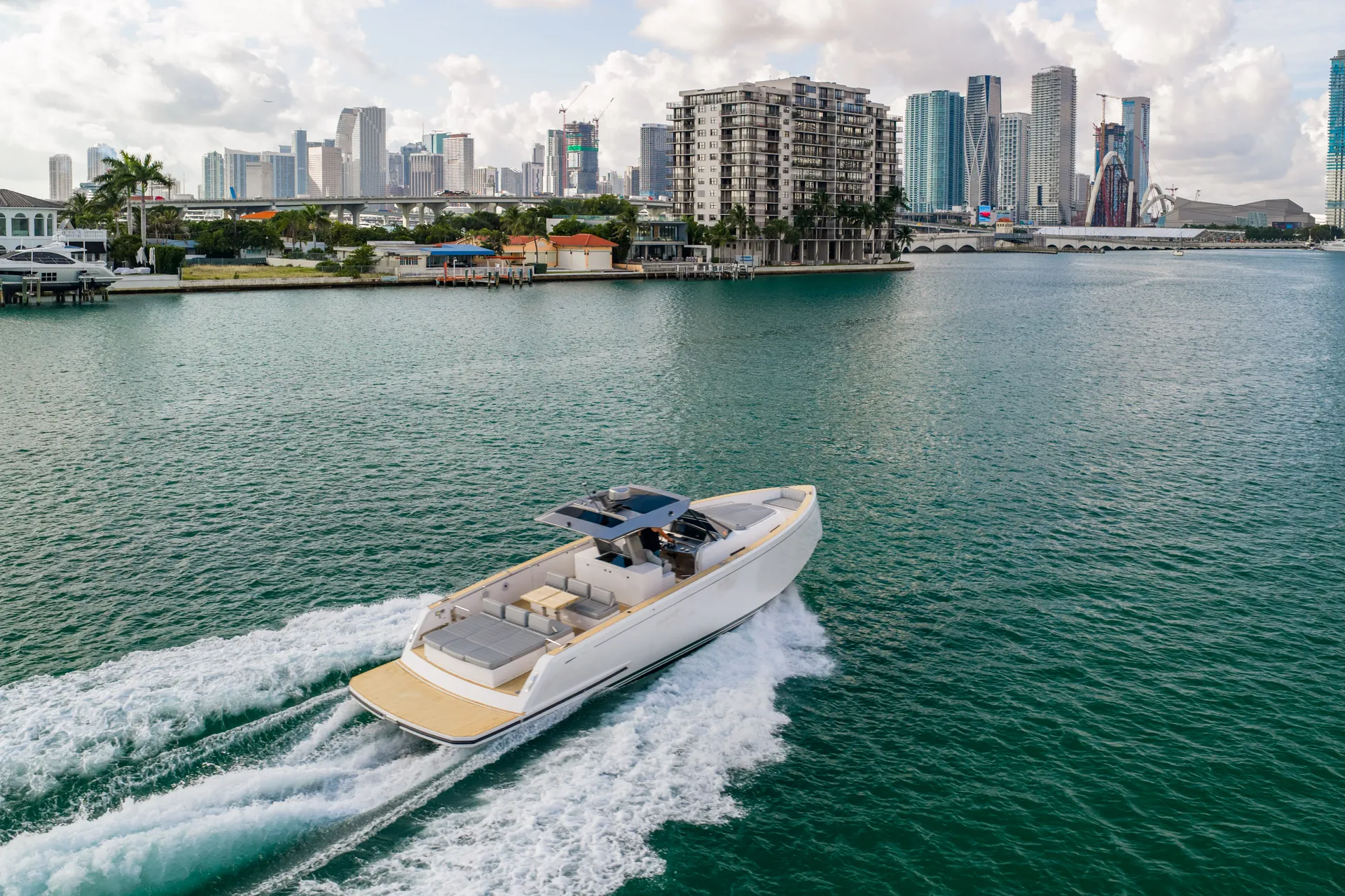 Luxury Day Boat In Montauk NY - Pardo 43