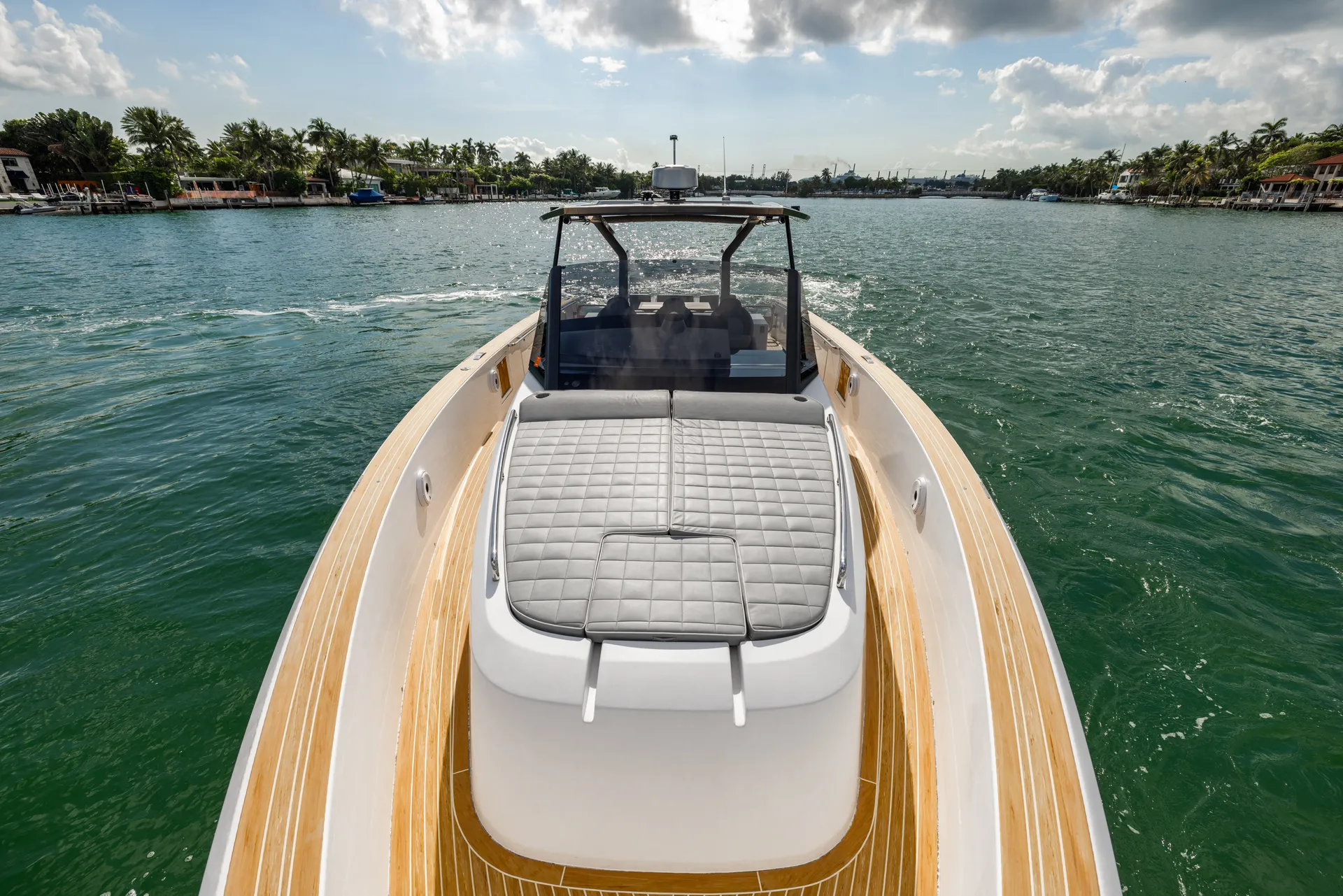 Luxury Day Boat In Montauk NY - Pardo 43