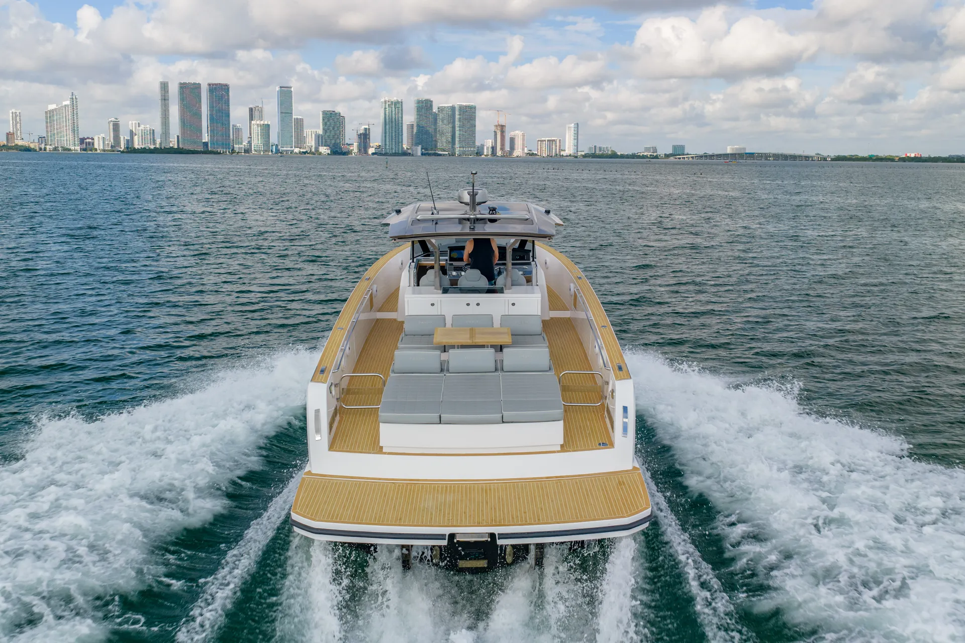 Luxury Day Boat In Montauk NY - Pardo 43