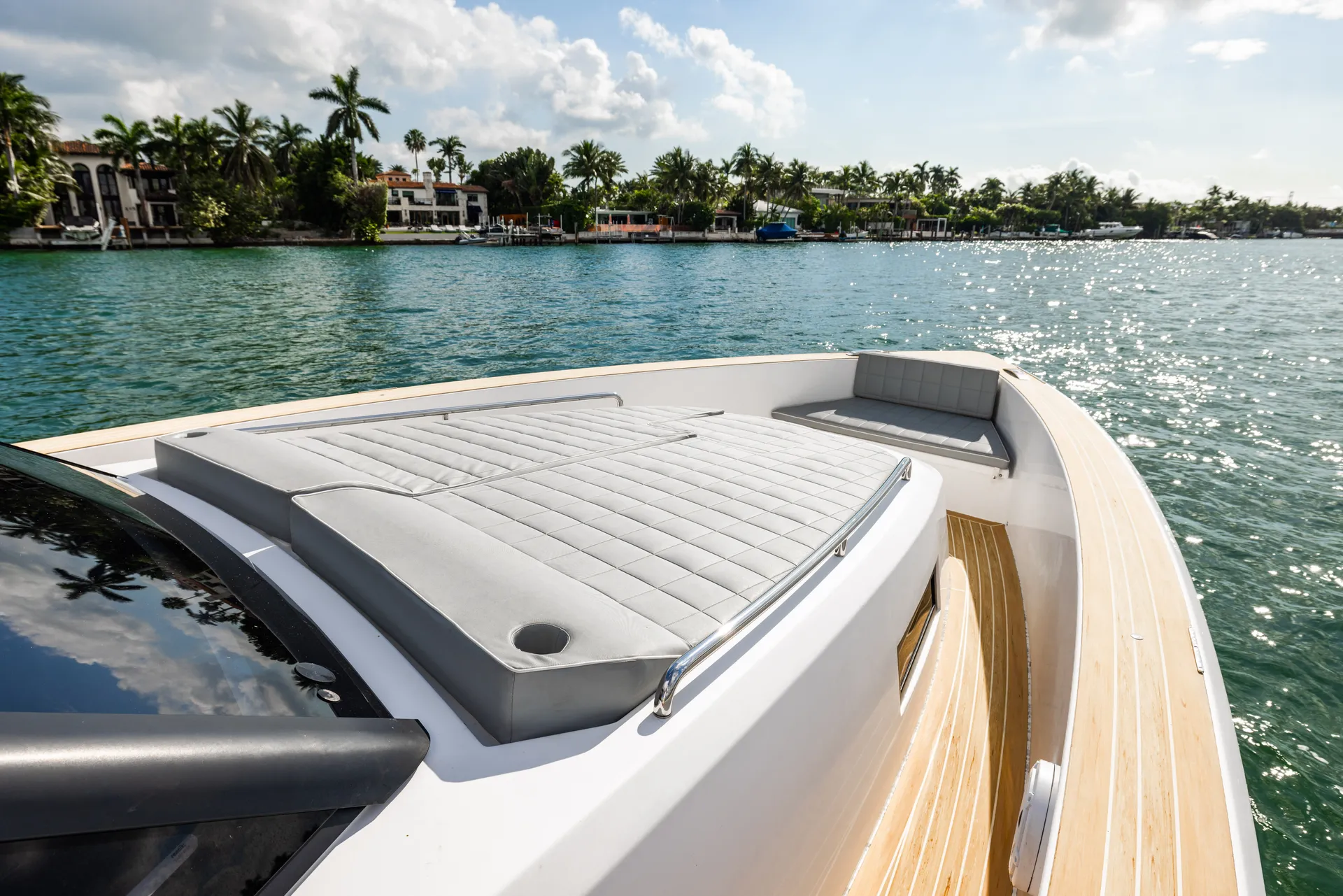 Luxury Day Boat In Montauk NY - Pardo 43