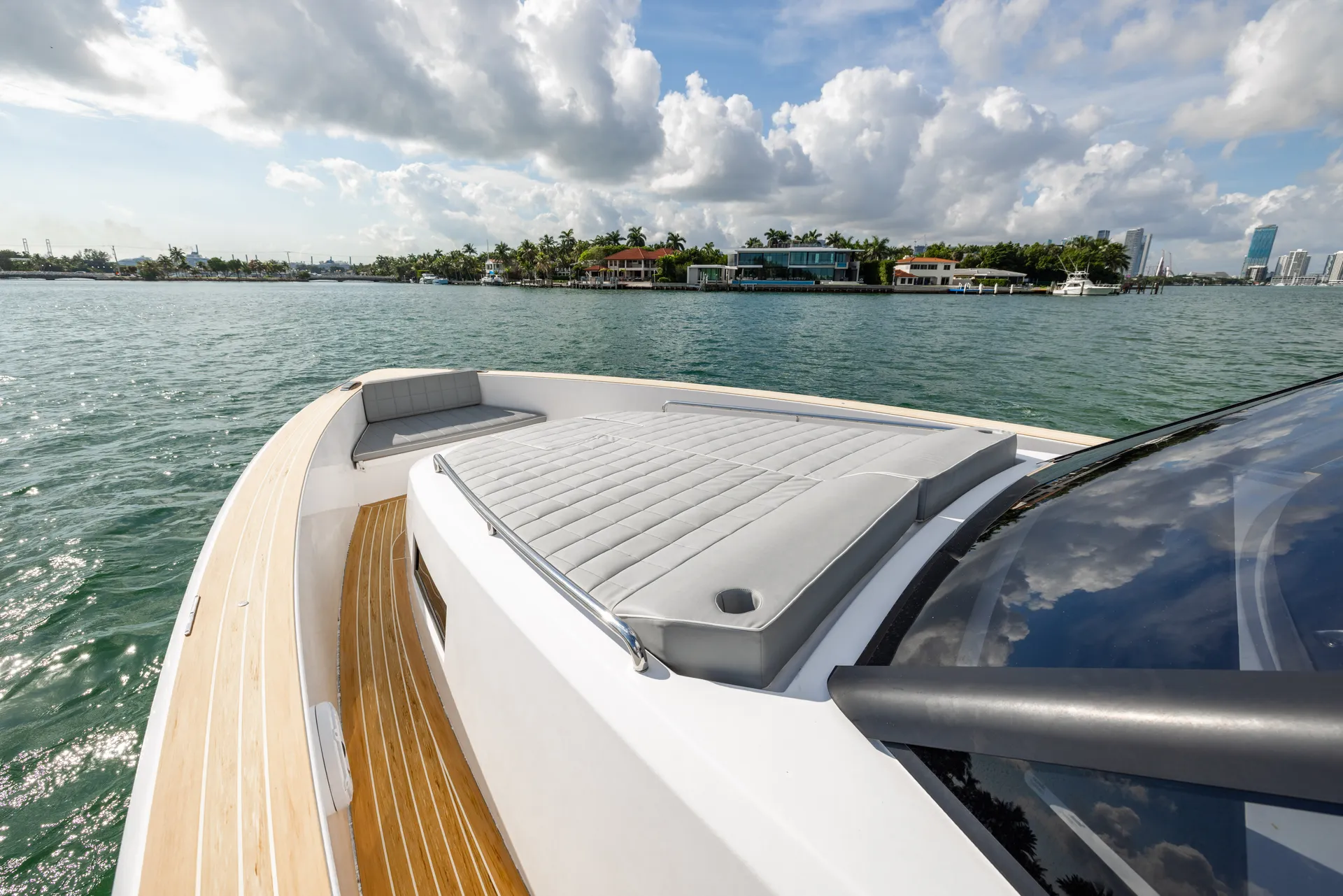 Luxury Day Boat In Montauk NY - Pardo 43