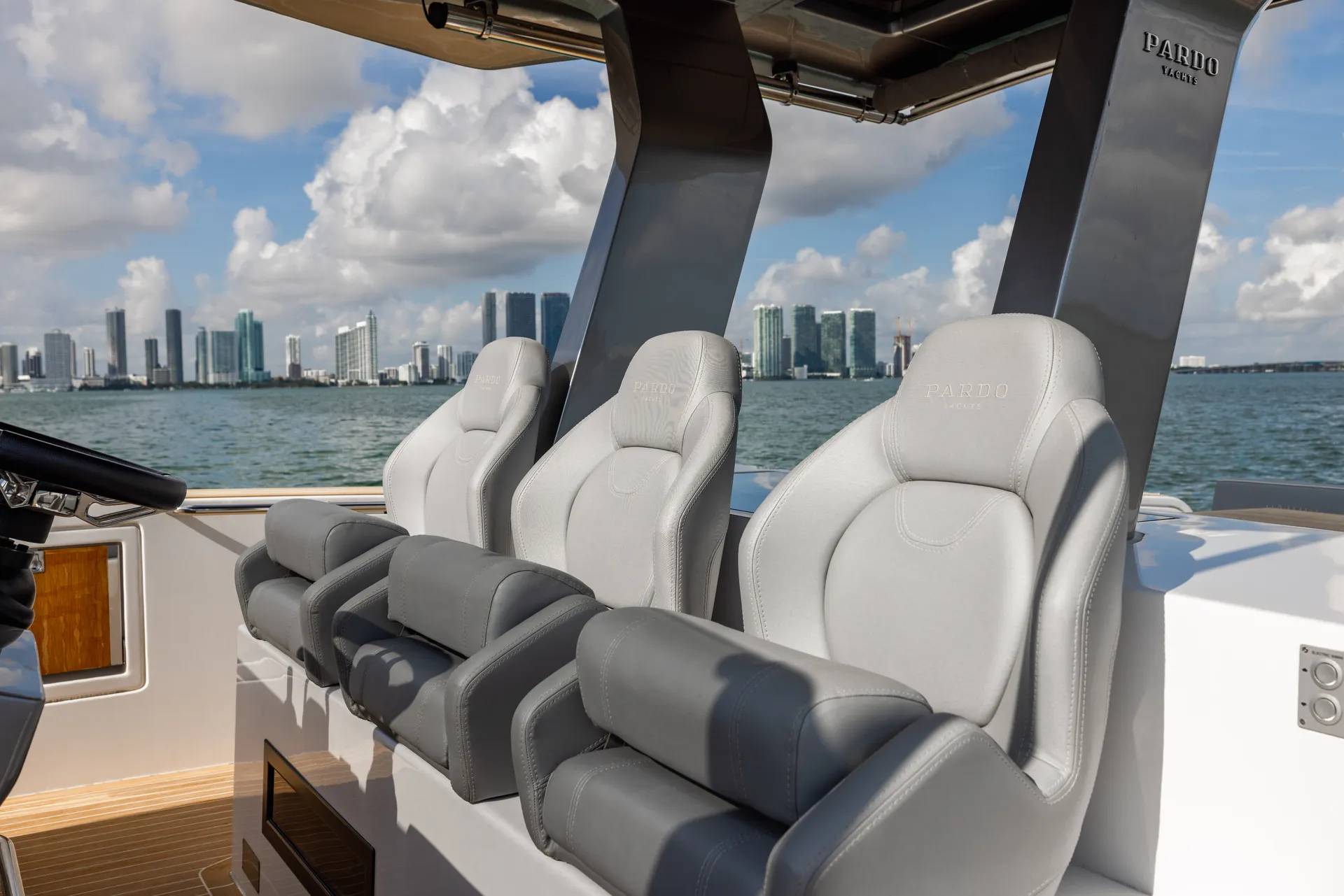 Luxury Day Boat In Montauk NY - Pardo 43