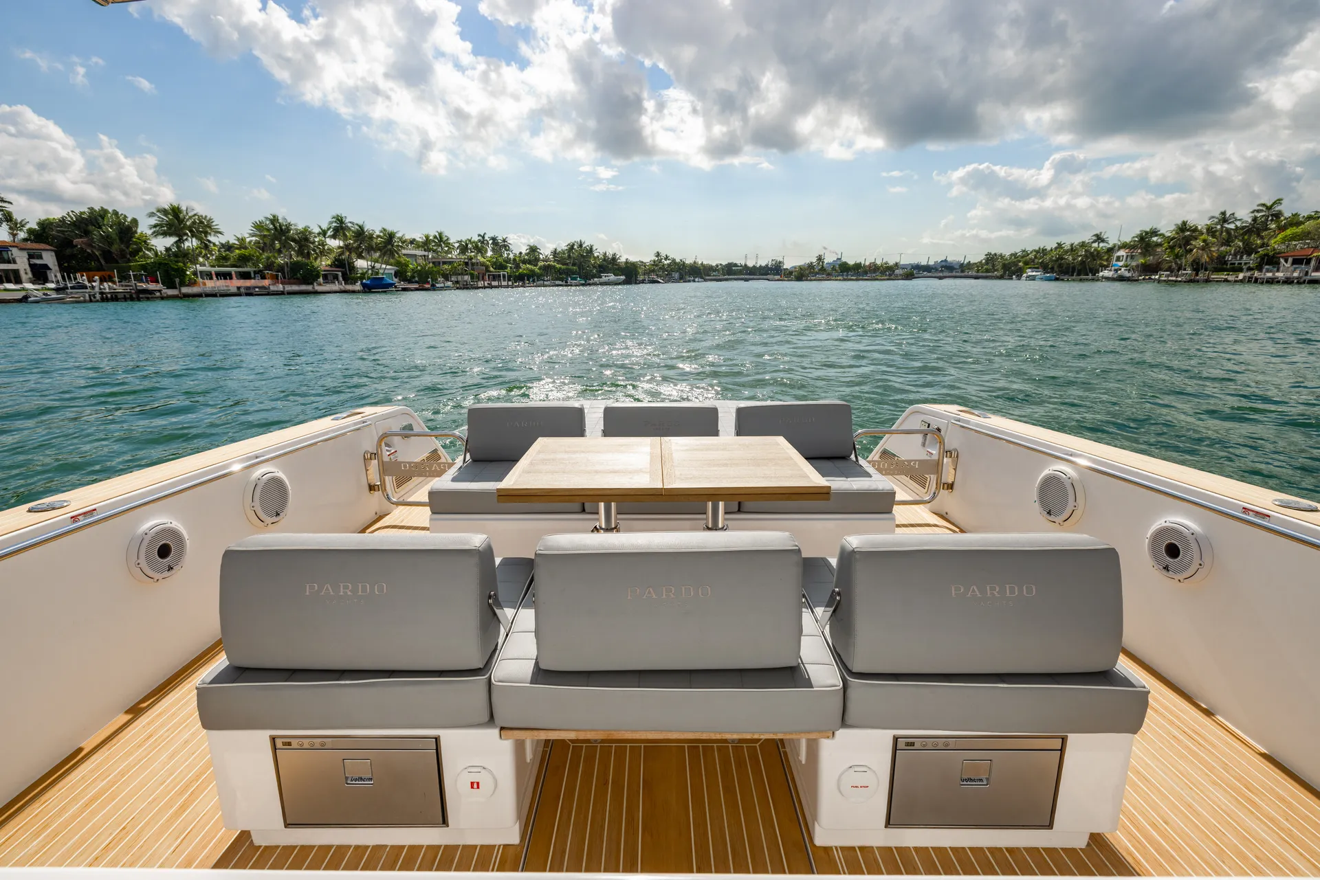 Luxury Day Boat In Montauk NY - Pardo 43