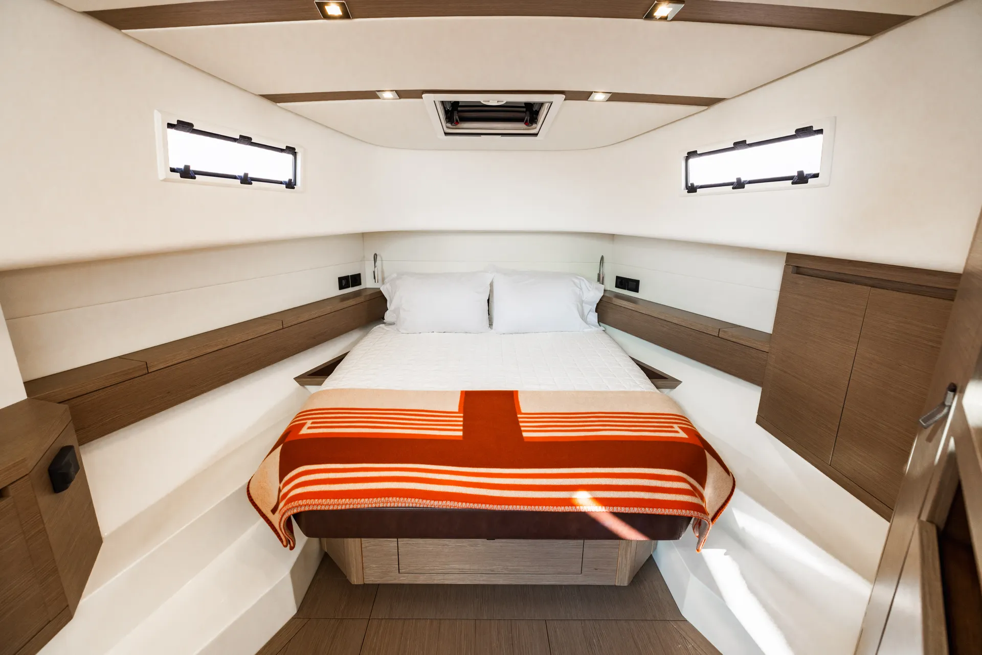 Luxury Day Boat In Montauk NY - Pardo 43
