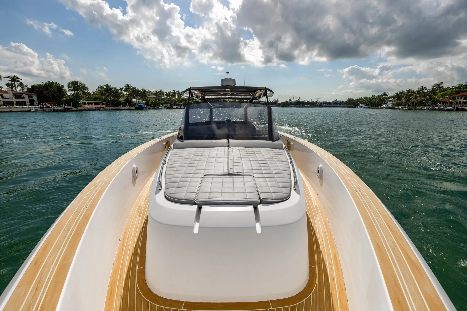 Luxury Day Boat In Montauk NY - Pardo 43