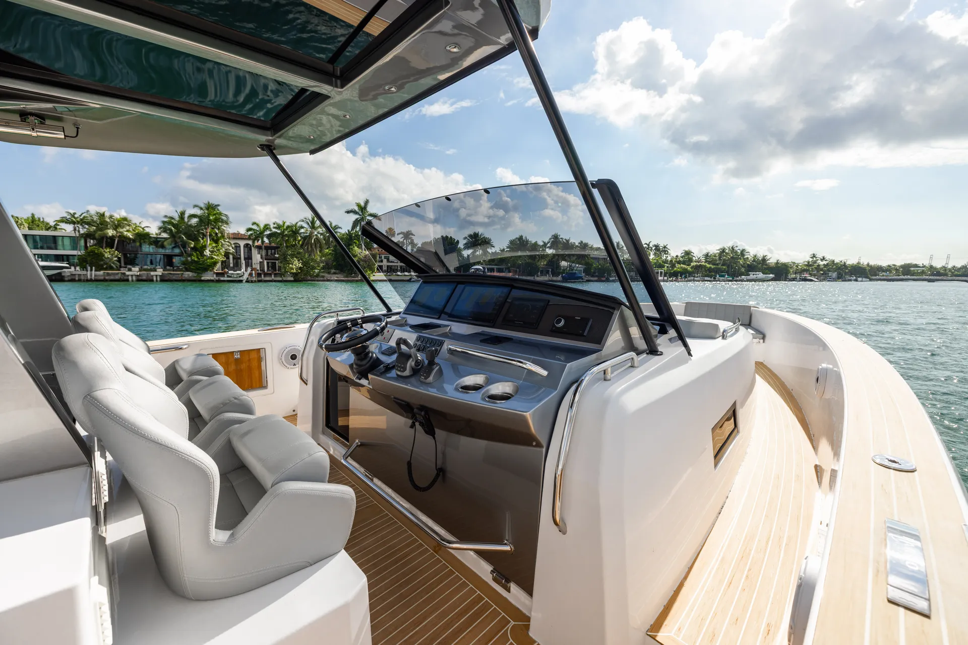 Luxury Day Boat In Montauk NY - Pardo 43