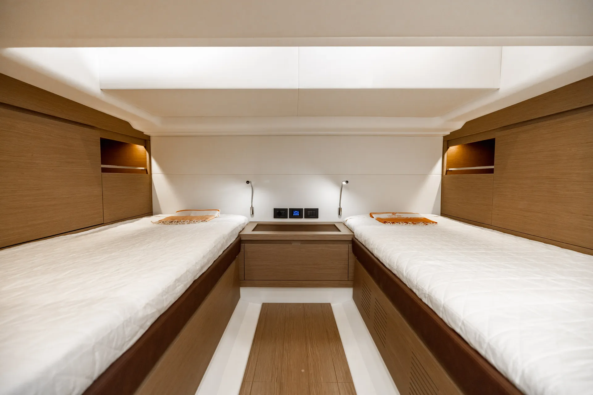 Luxury Day Boat In Montauk NY - Pardo 43