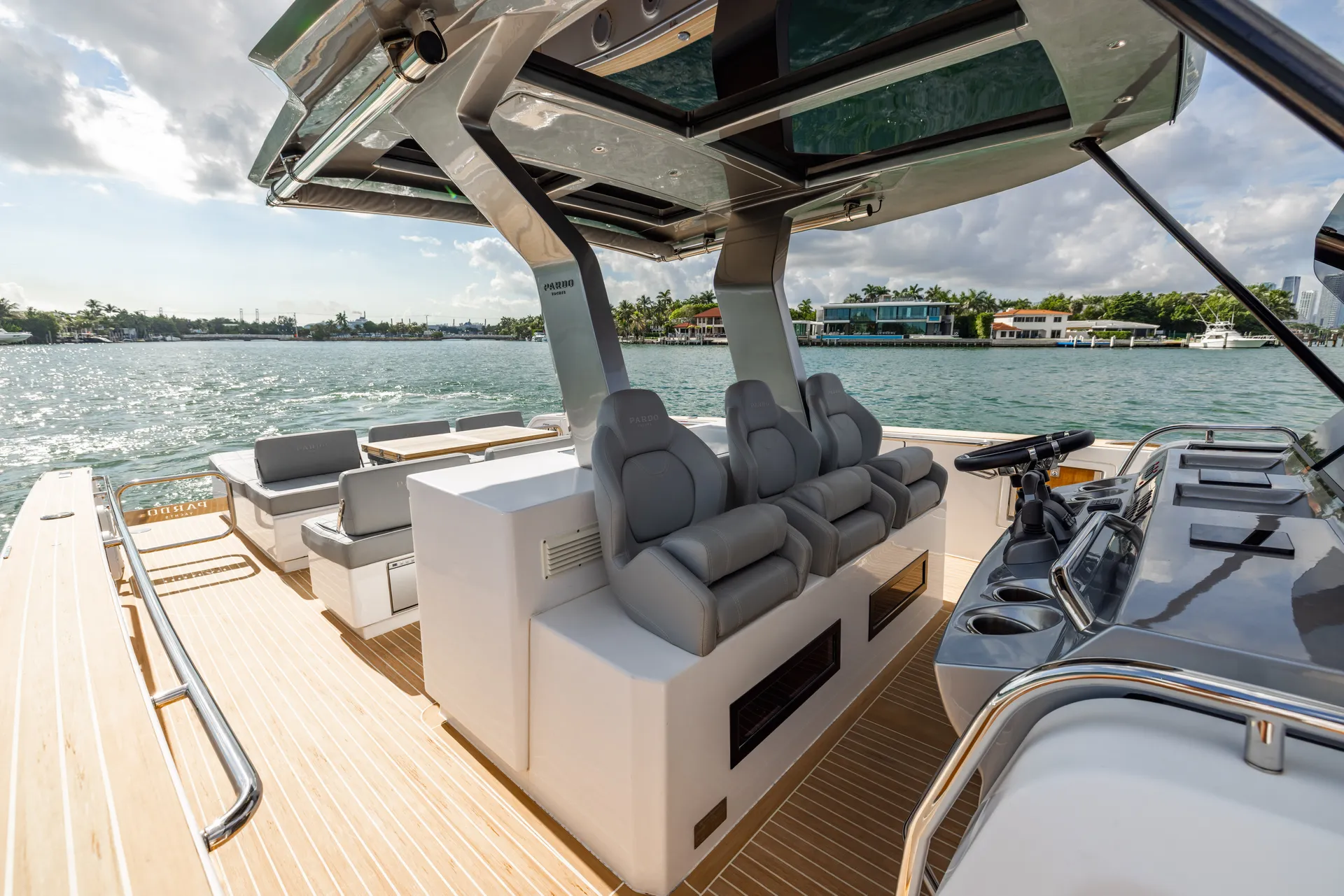 Luxury Day Boat In Montauk NY - Pardo 43