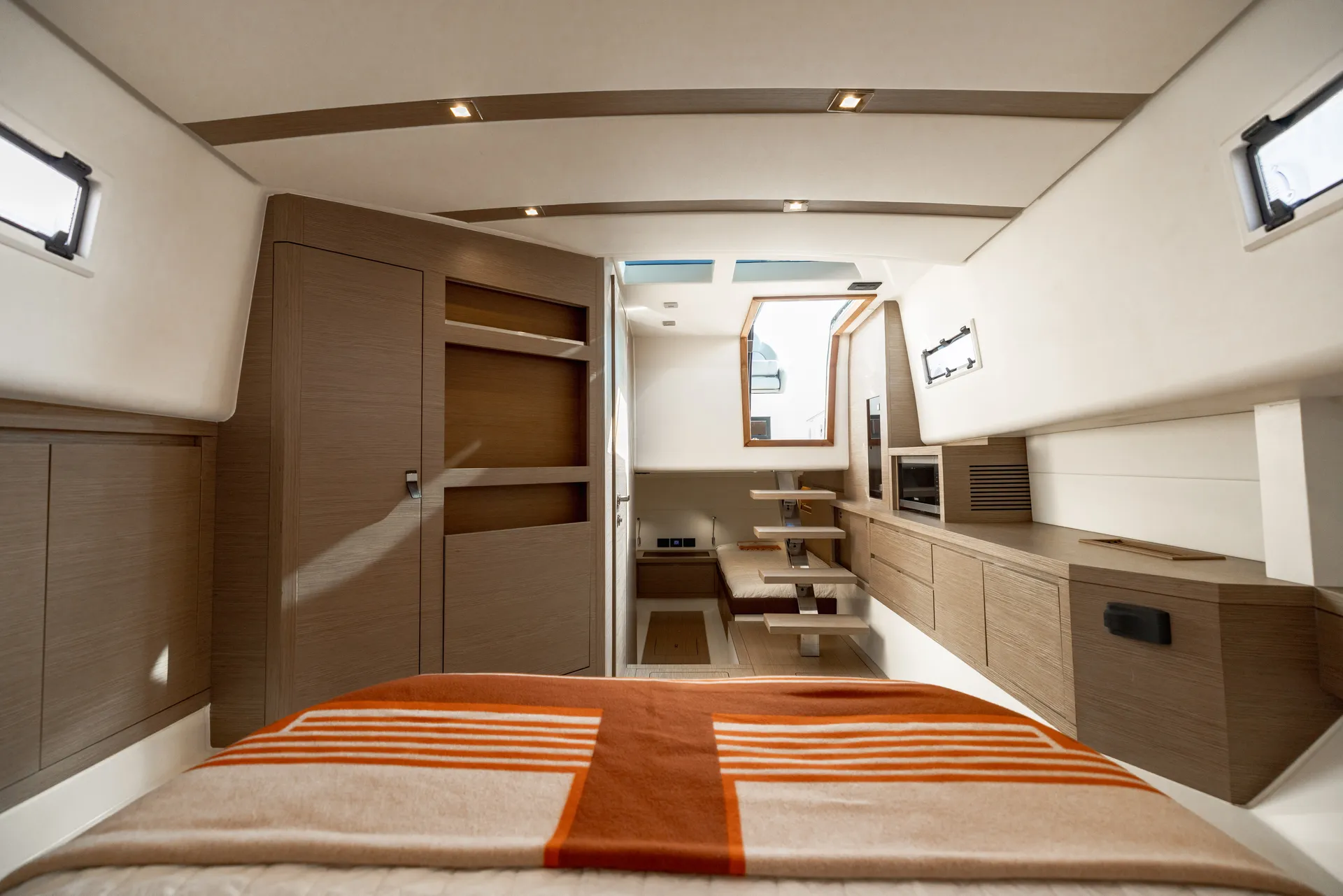 Luxury Day Boat In Montauk NY - Pardo 43