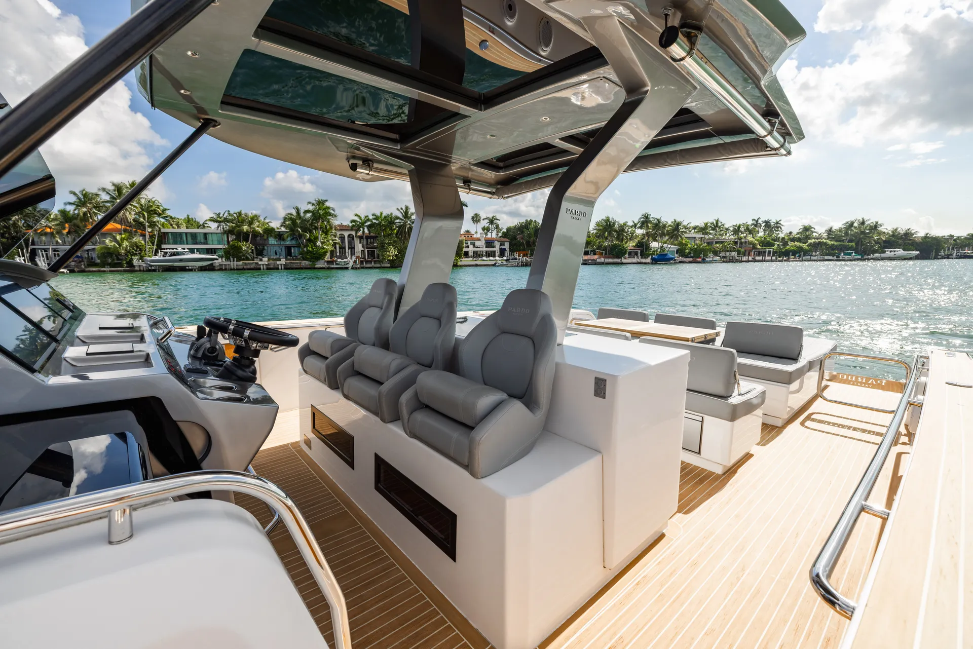 Luxury Day Boat In Montauk NY - Pardo 43