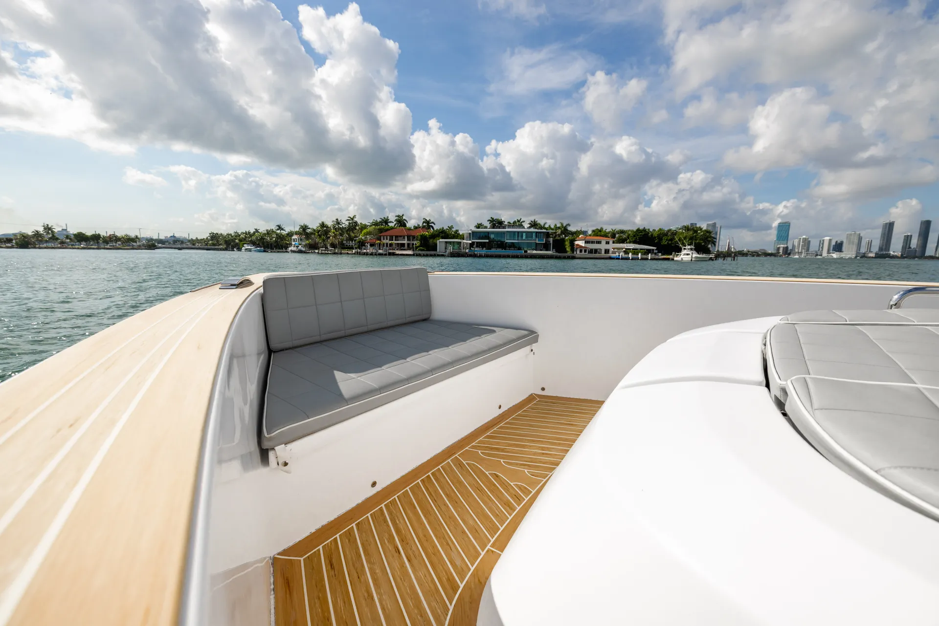 Luxury Day Boat In Montauk NY - Pardo 43