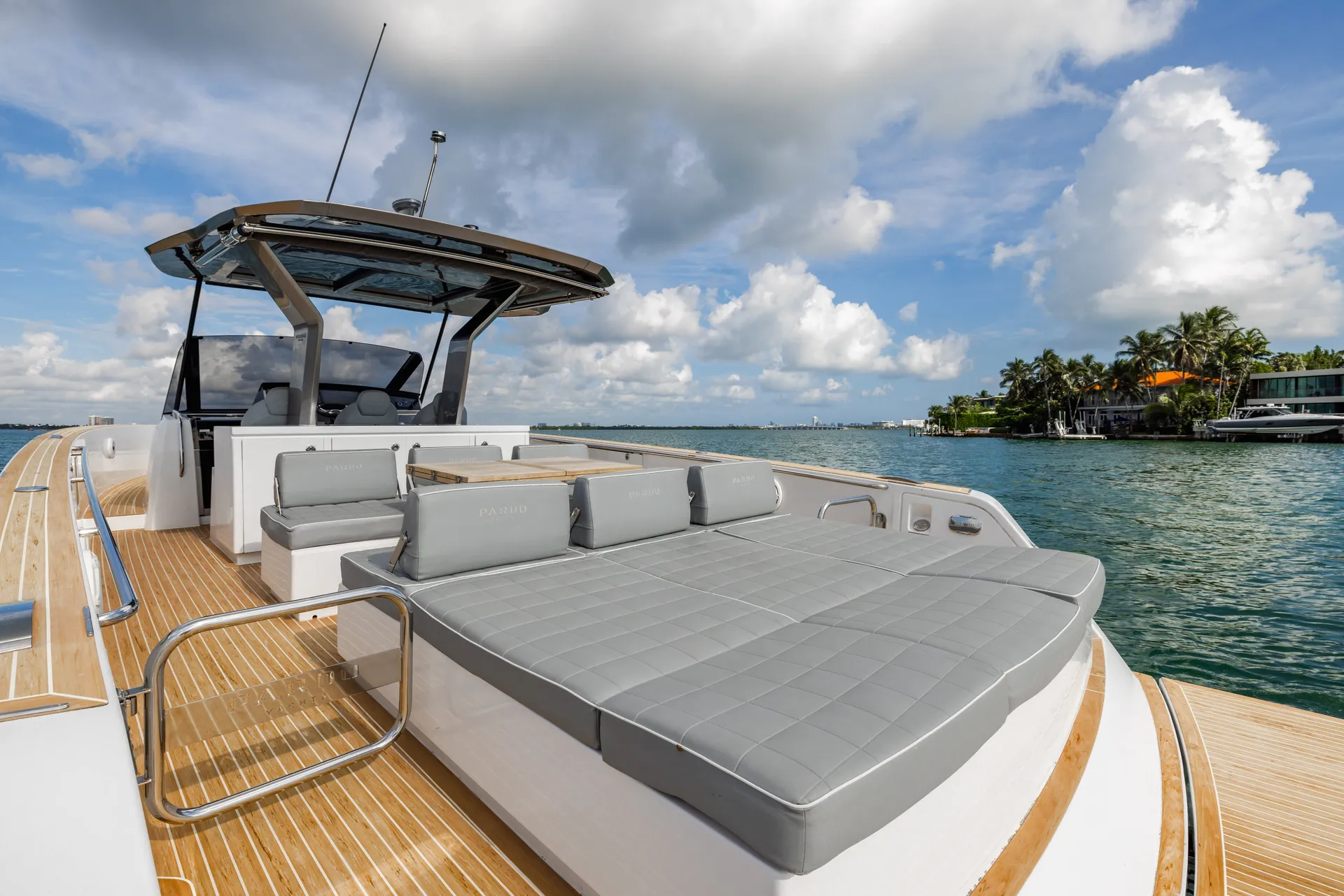 Luxury Day Boat In Montauk NY - Pardo 43