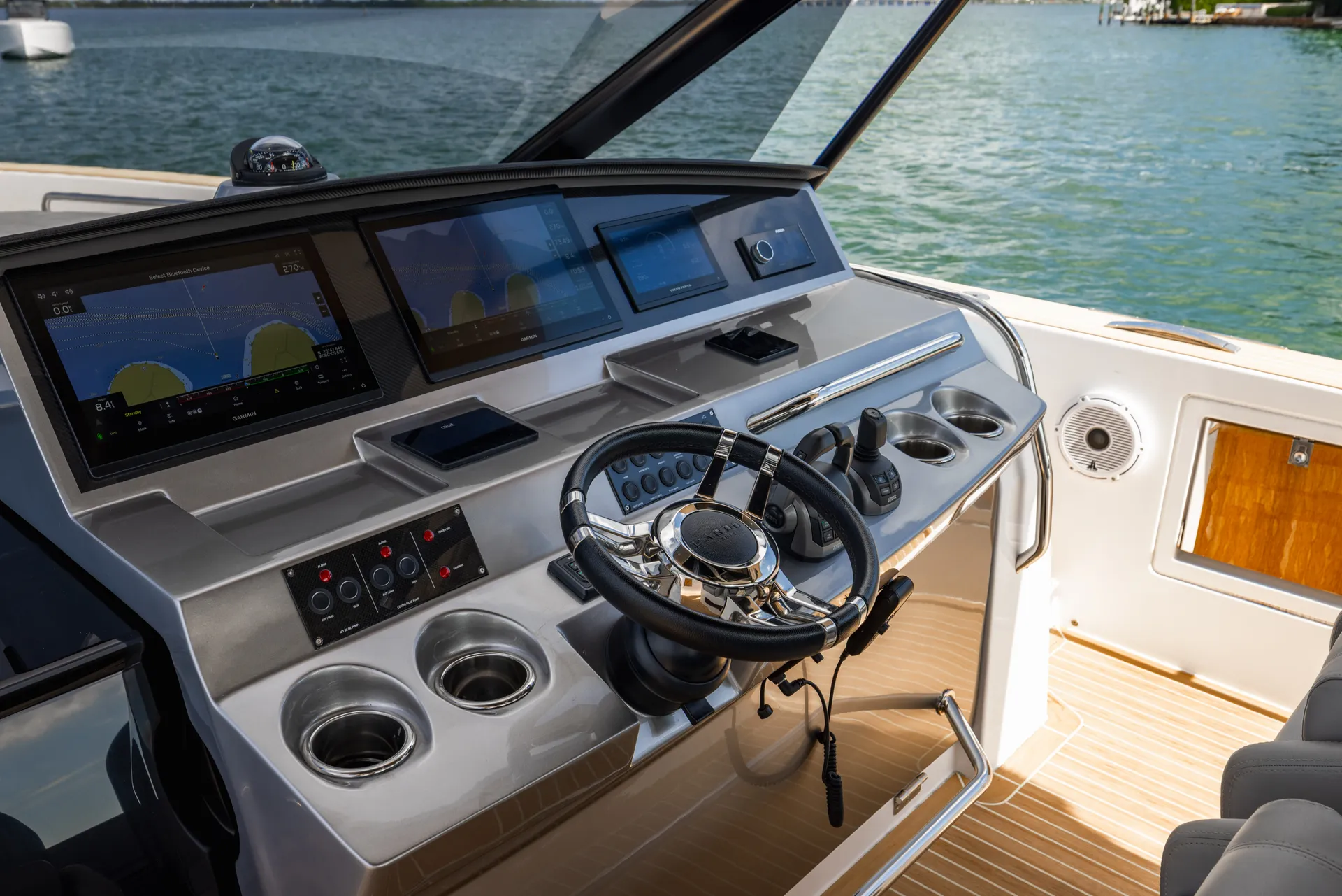 Luxury Day Boat In Montauk NY - Pardo 43