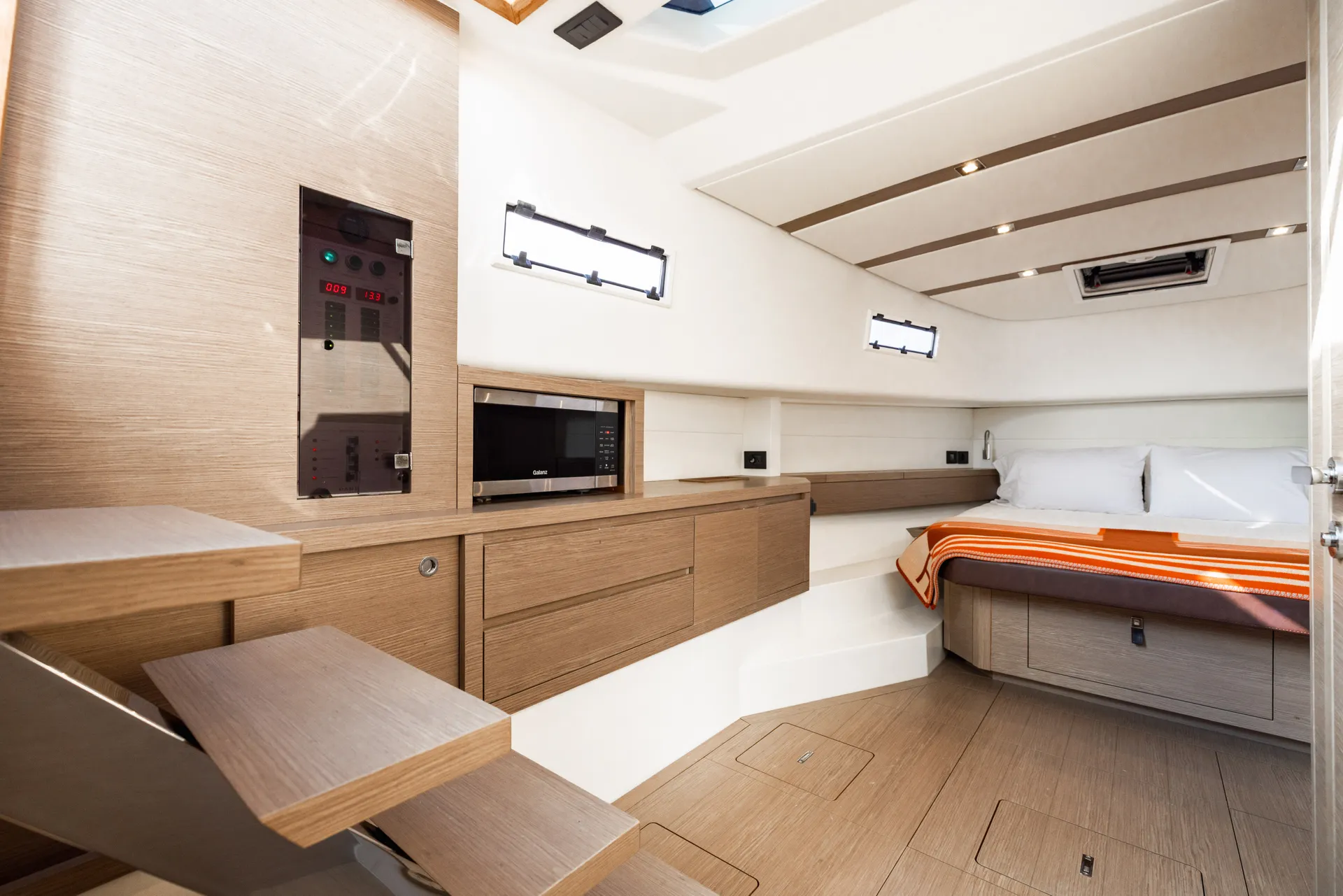 Luxury Day Boat In Montauk NY - Pardo 43
