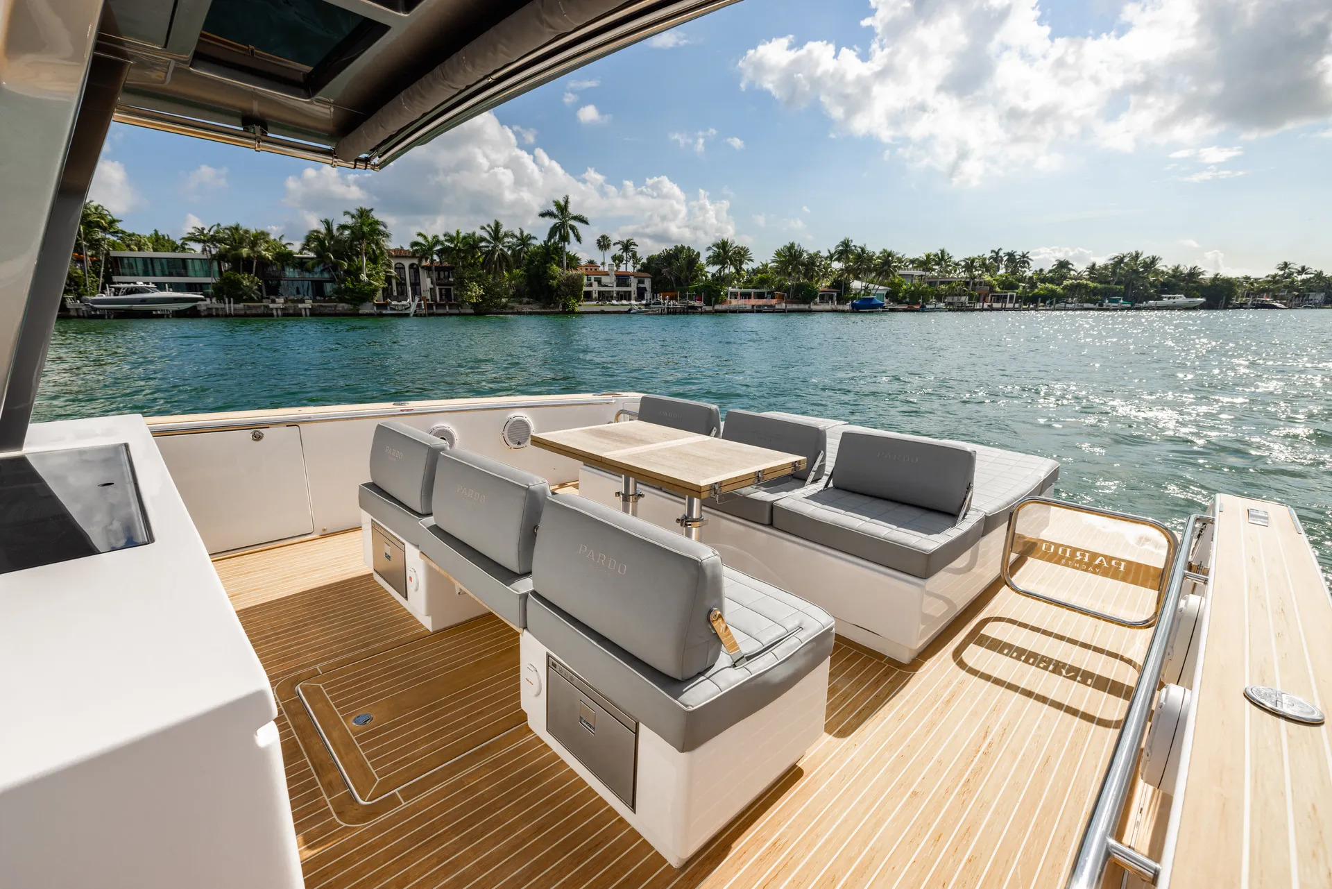 Luxury Day Boat In Montauk NY - Pardo 43