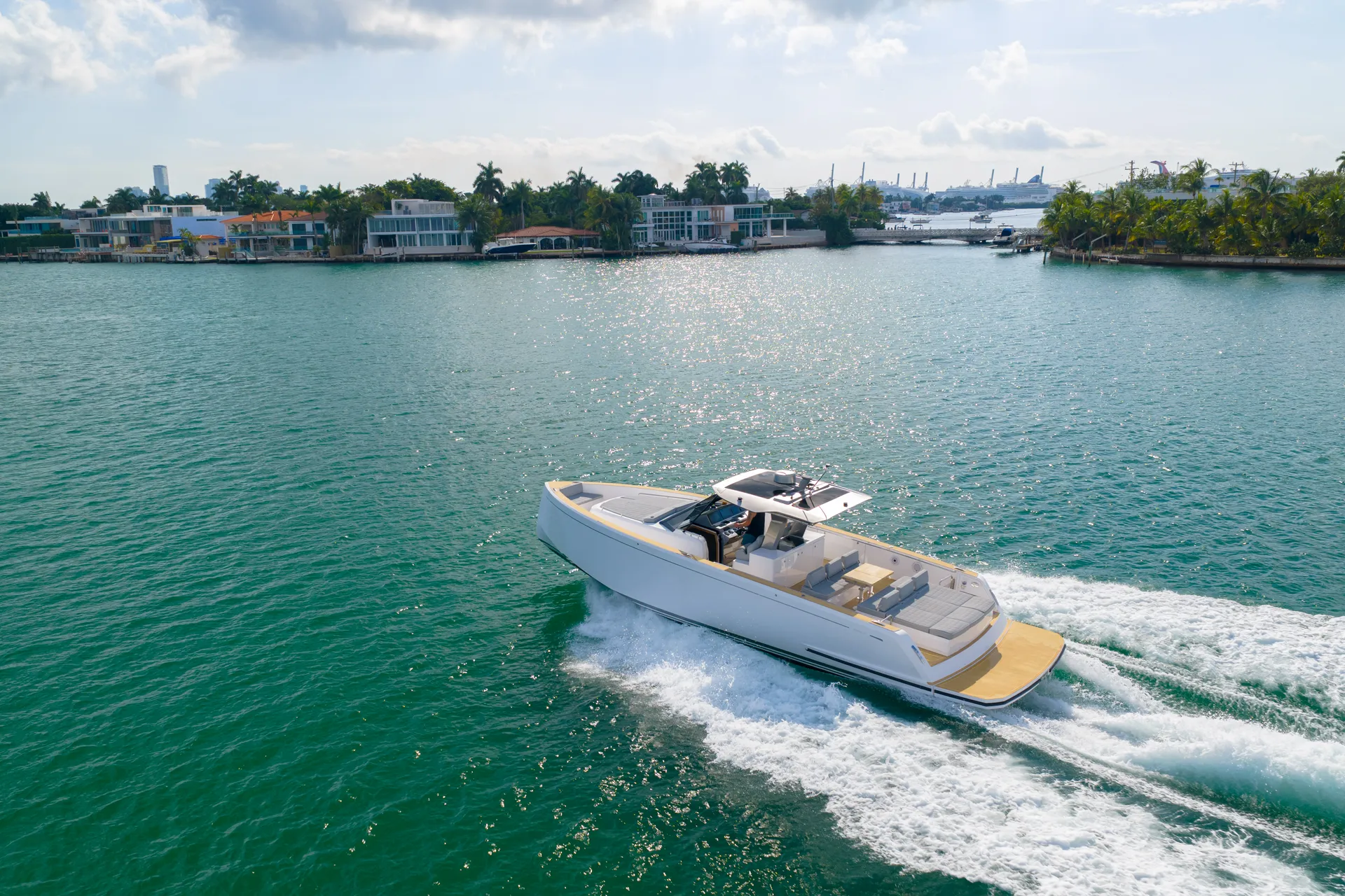 Luxury Day Boat In Montauk NY - Pardo 43