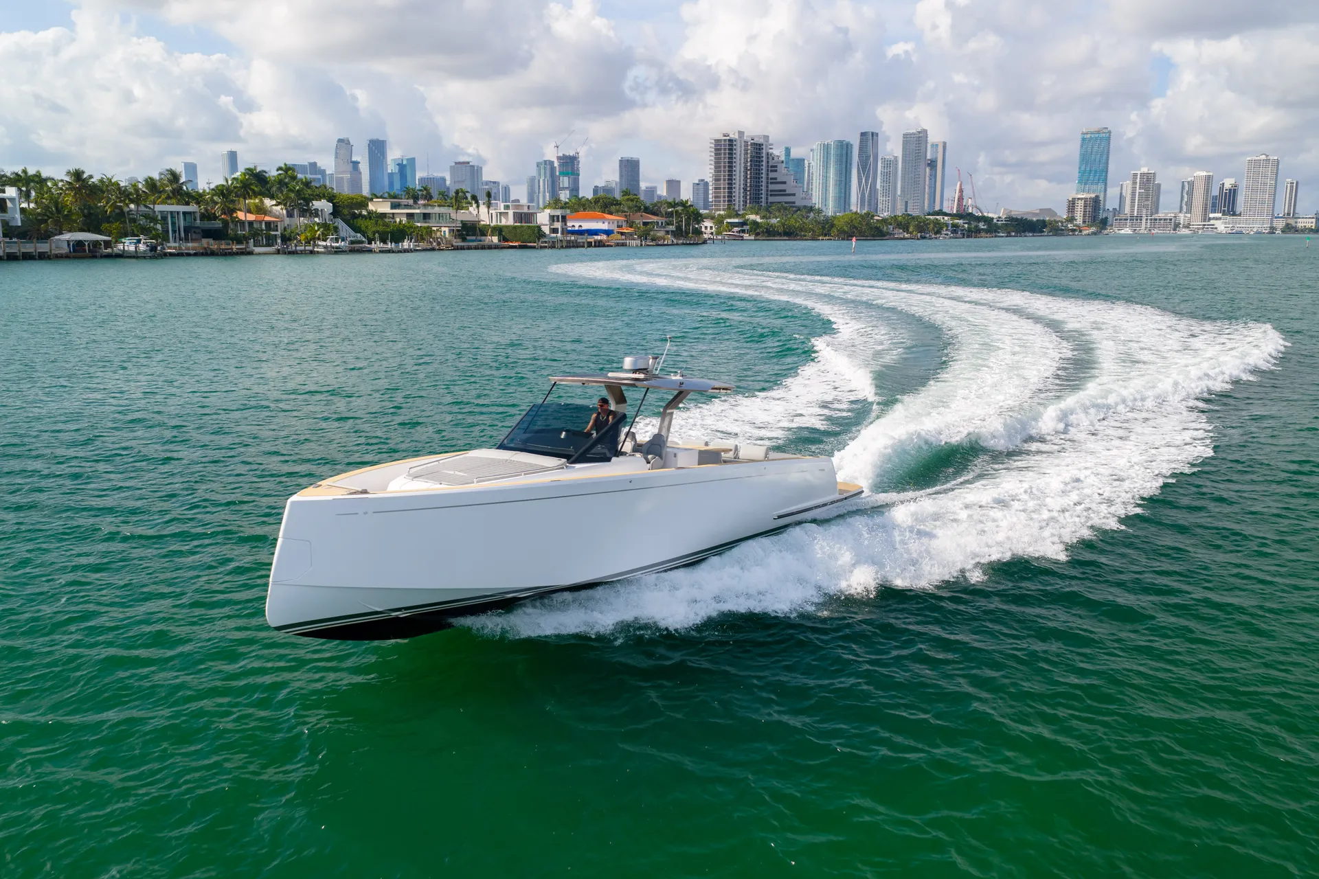Luxury Day Boat In Montauk NY - Pardo 43
