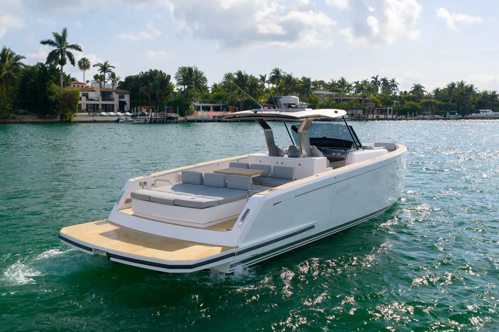 Luxury Day Boat In Montauk NY - Pardo 43