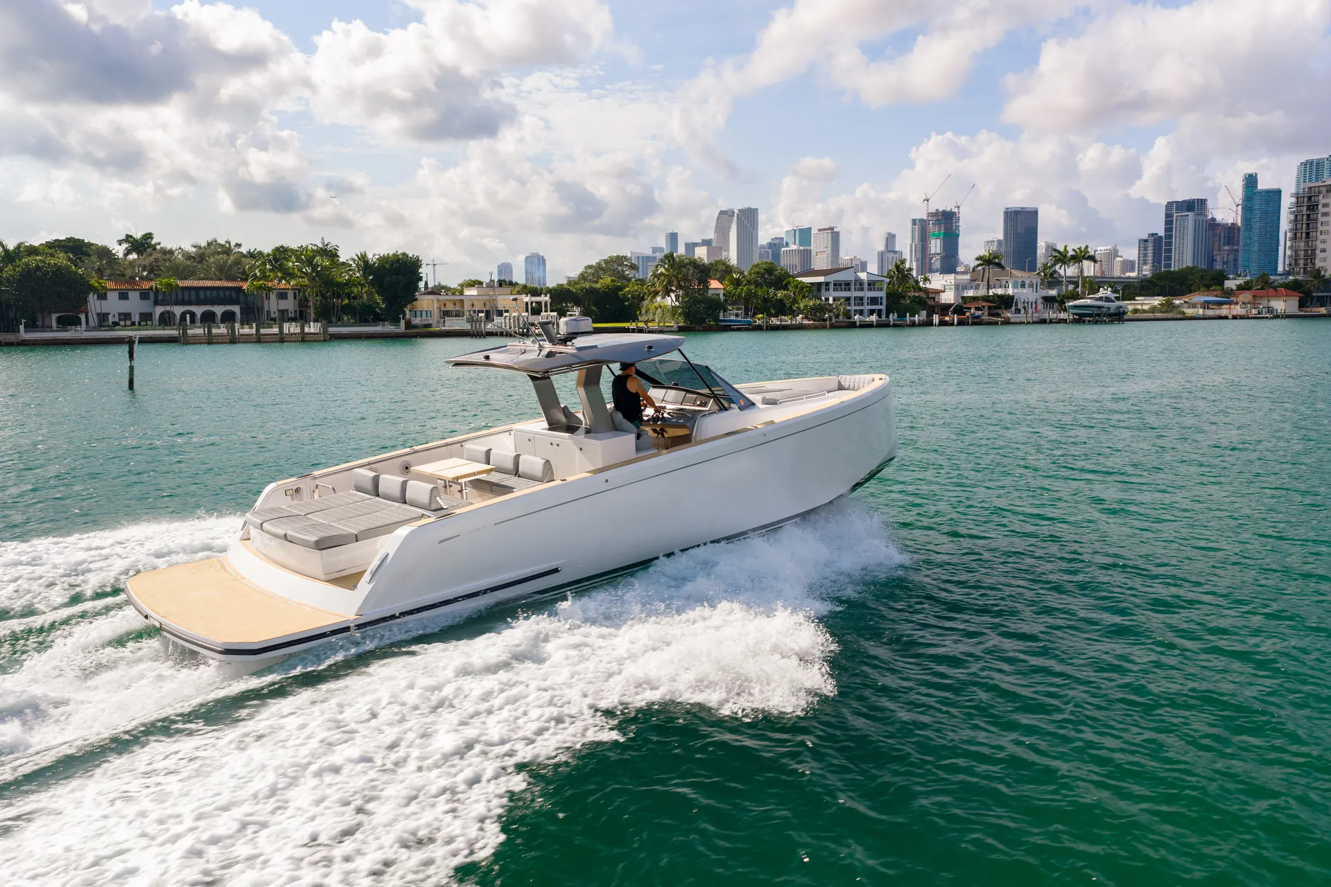 Luxury Day Boat In Montauk NY - Pardo 43