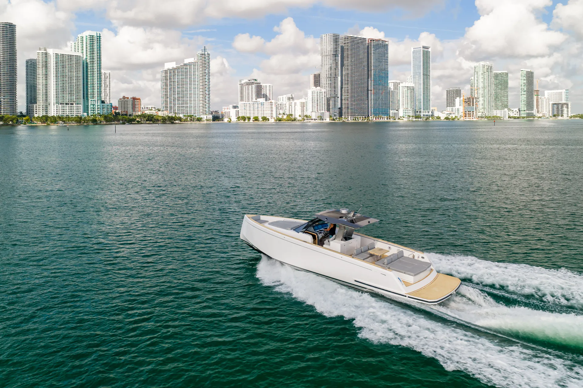 Luxury Day Boat In Montauk NY - Pardo 43