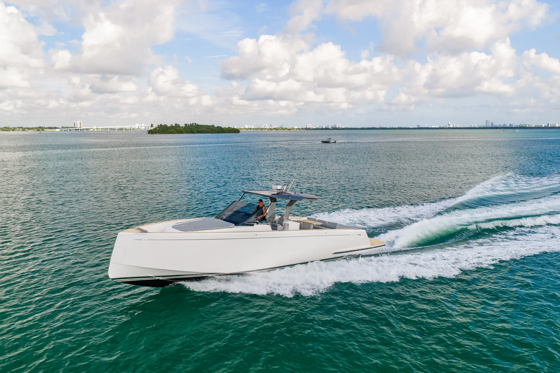 Luxury Day Boat In Montauk NY - Pardo 43
