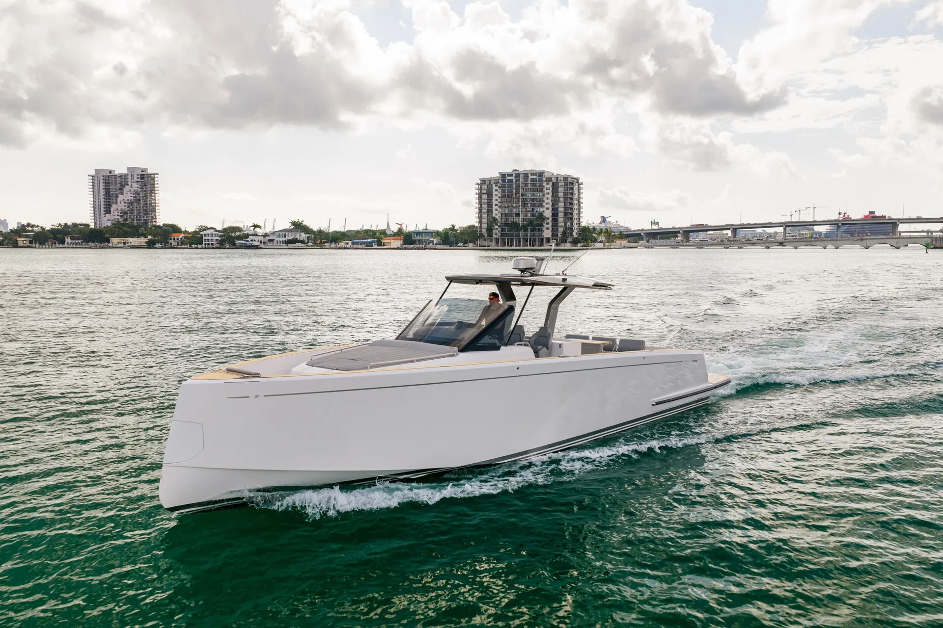 Luxury Day Boat In Montauk NY - Pardo 43