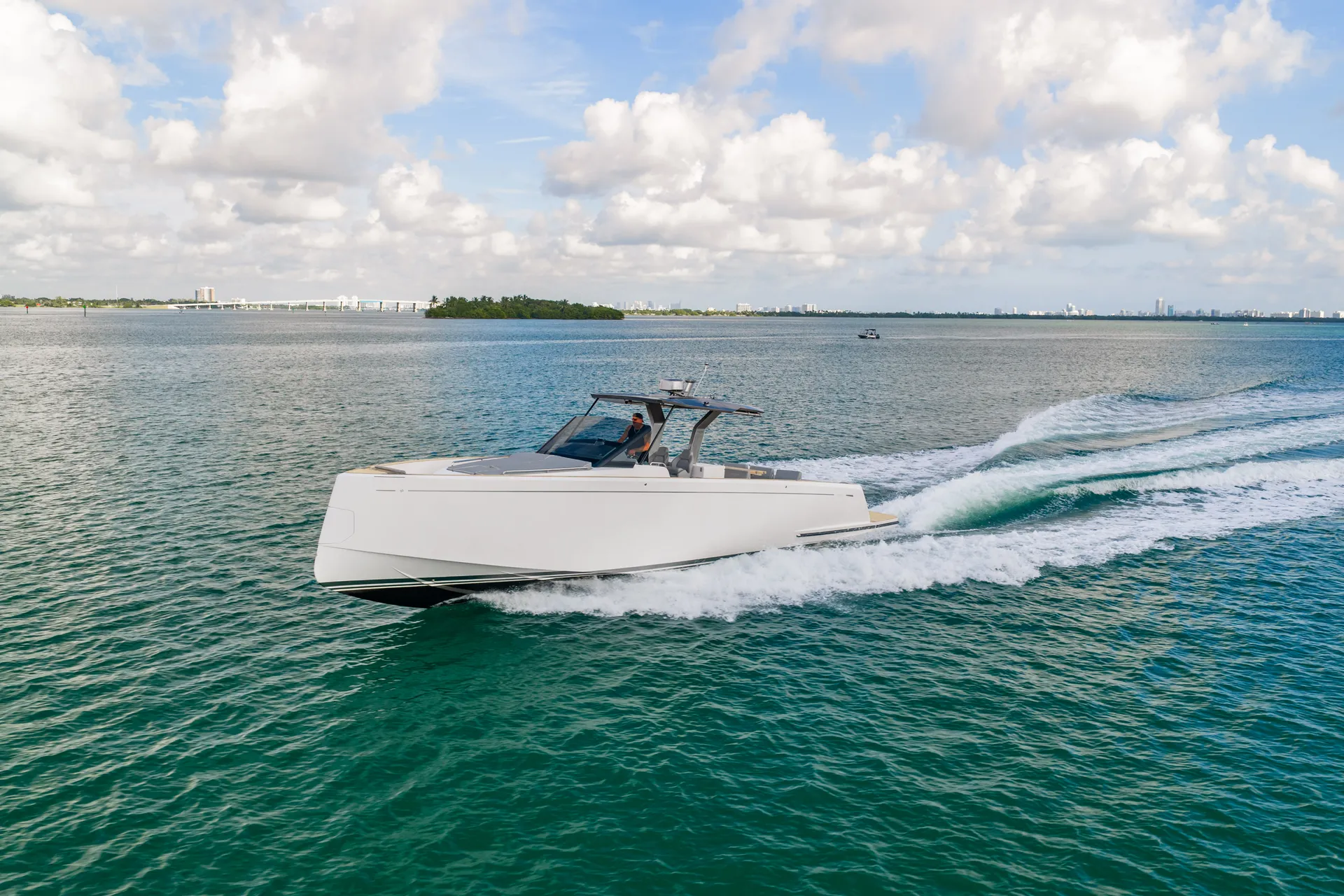 Luxury Day Boat In Montauk NY - Pardo 43