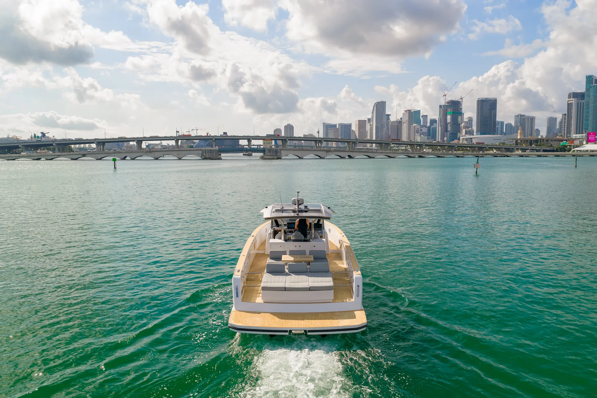 Luxury Day Boat In Montauk NY - Pardo 43