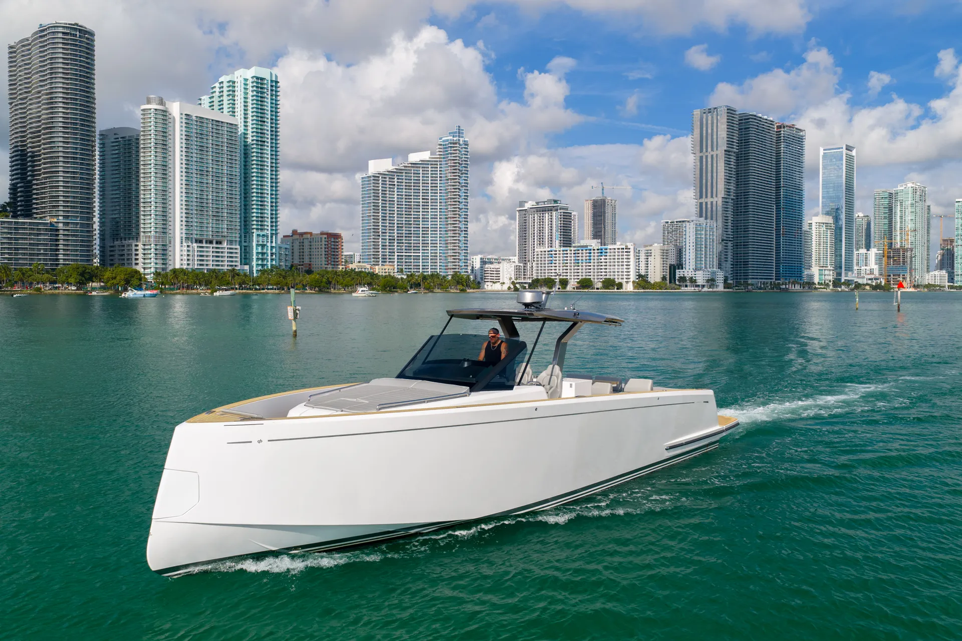 Luxury Day Boat In Montauk NY - Pardo 43