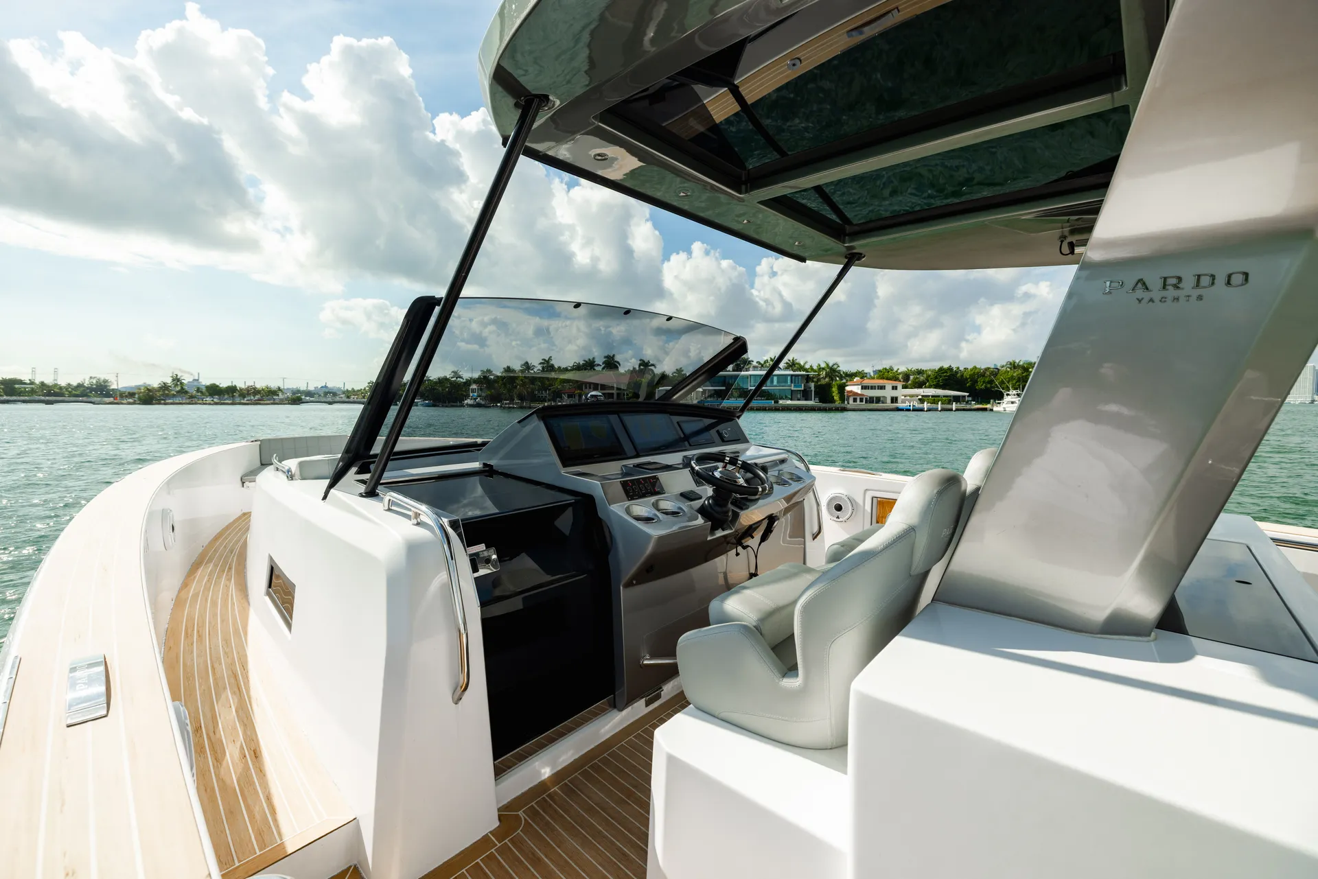 Luxury Day Boat In Montauk NY - Pardo 43