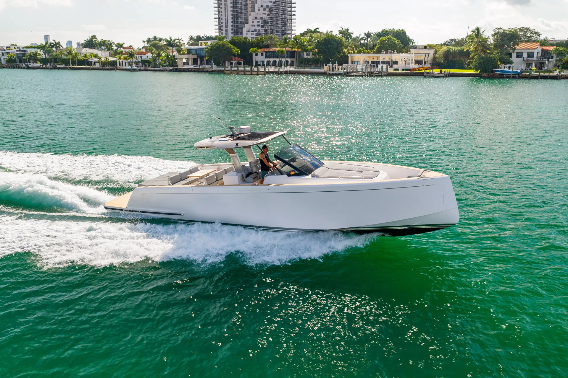 Luxury Day Boat In Montauk NY - Pardo 43