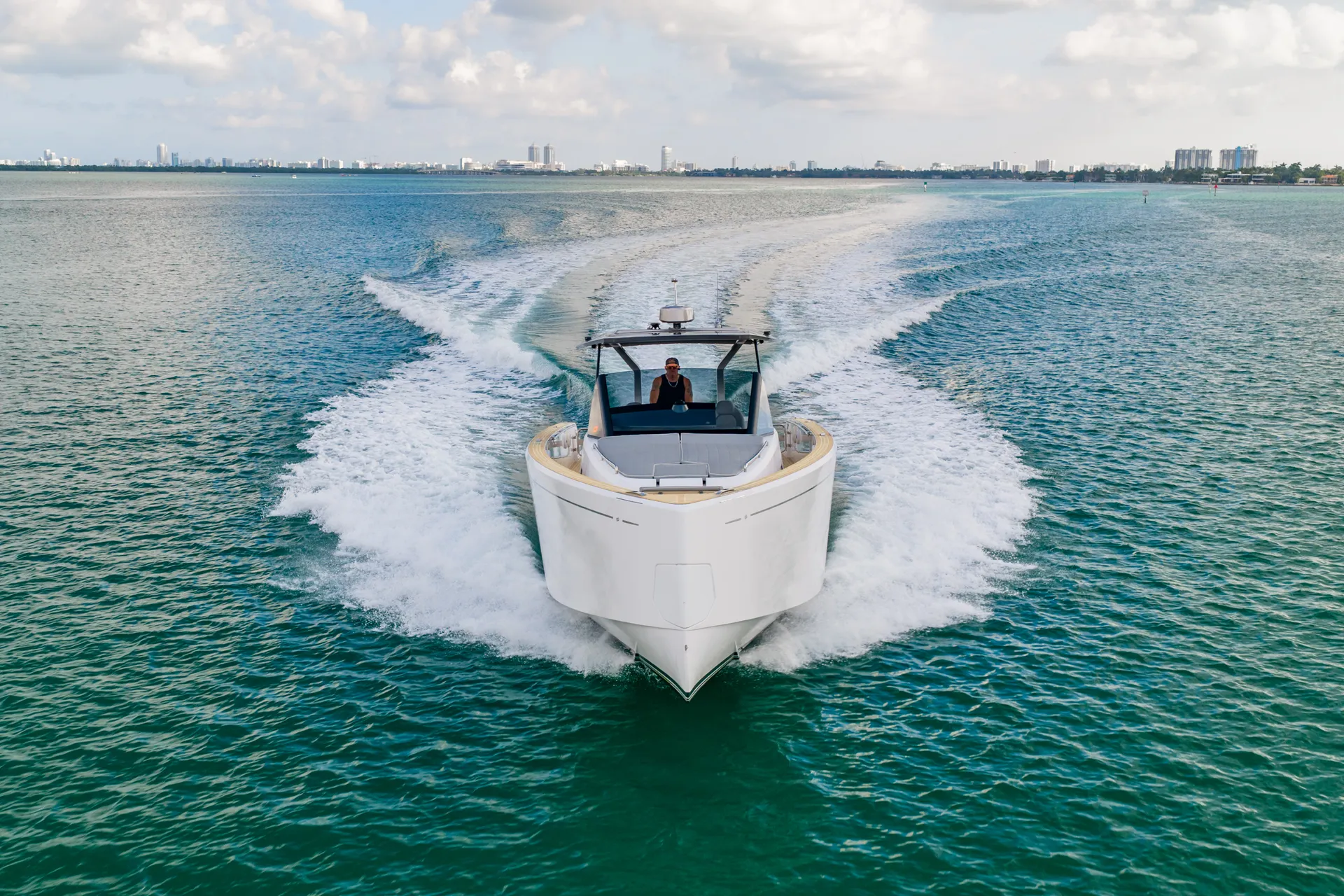 Luxury Day Boat In Montauk NY - Pardo 43