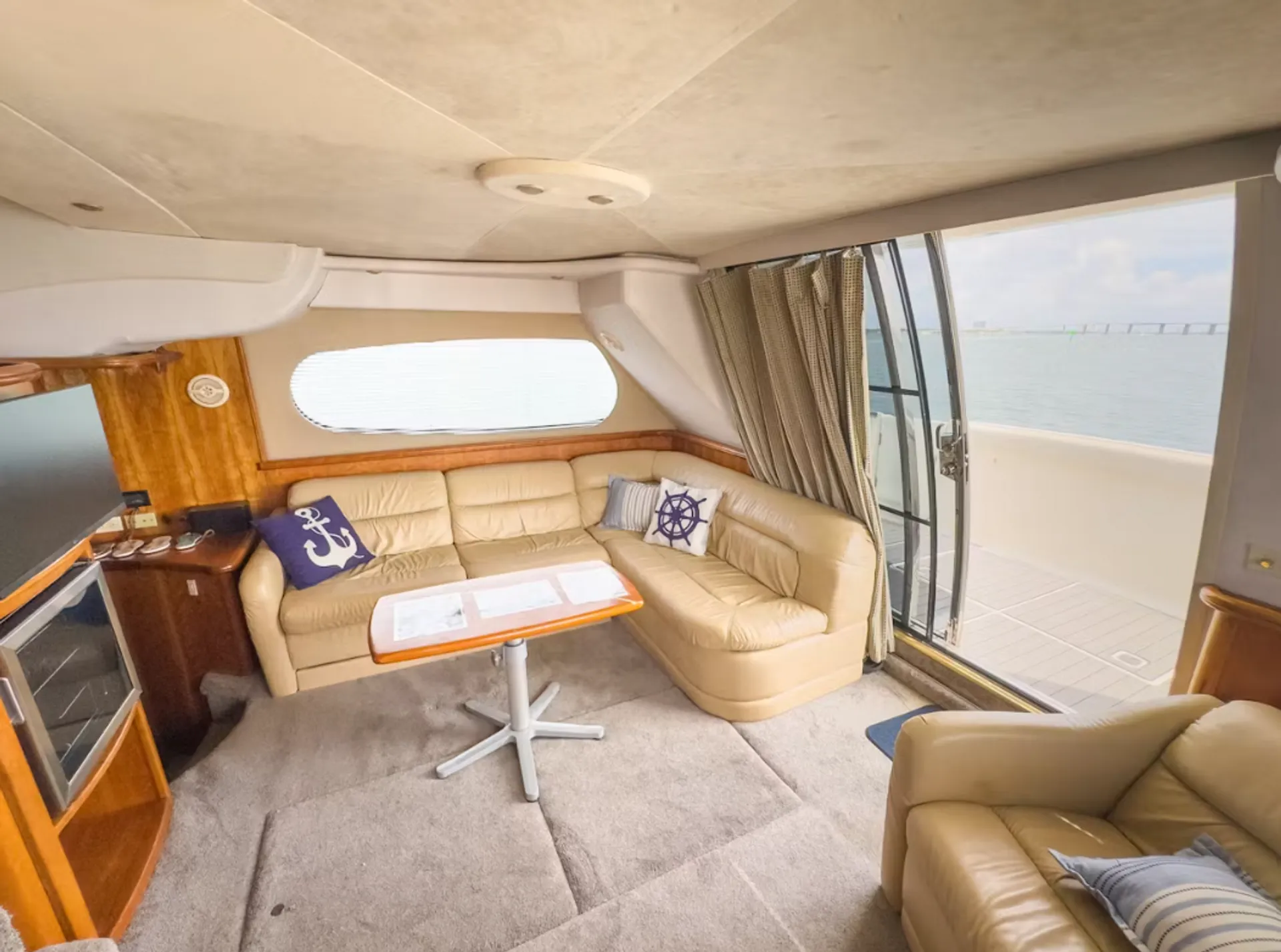 Enjoy "SANTORINI" Silverton Sport Bridge 48ft in Miami!