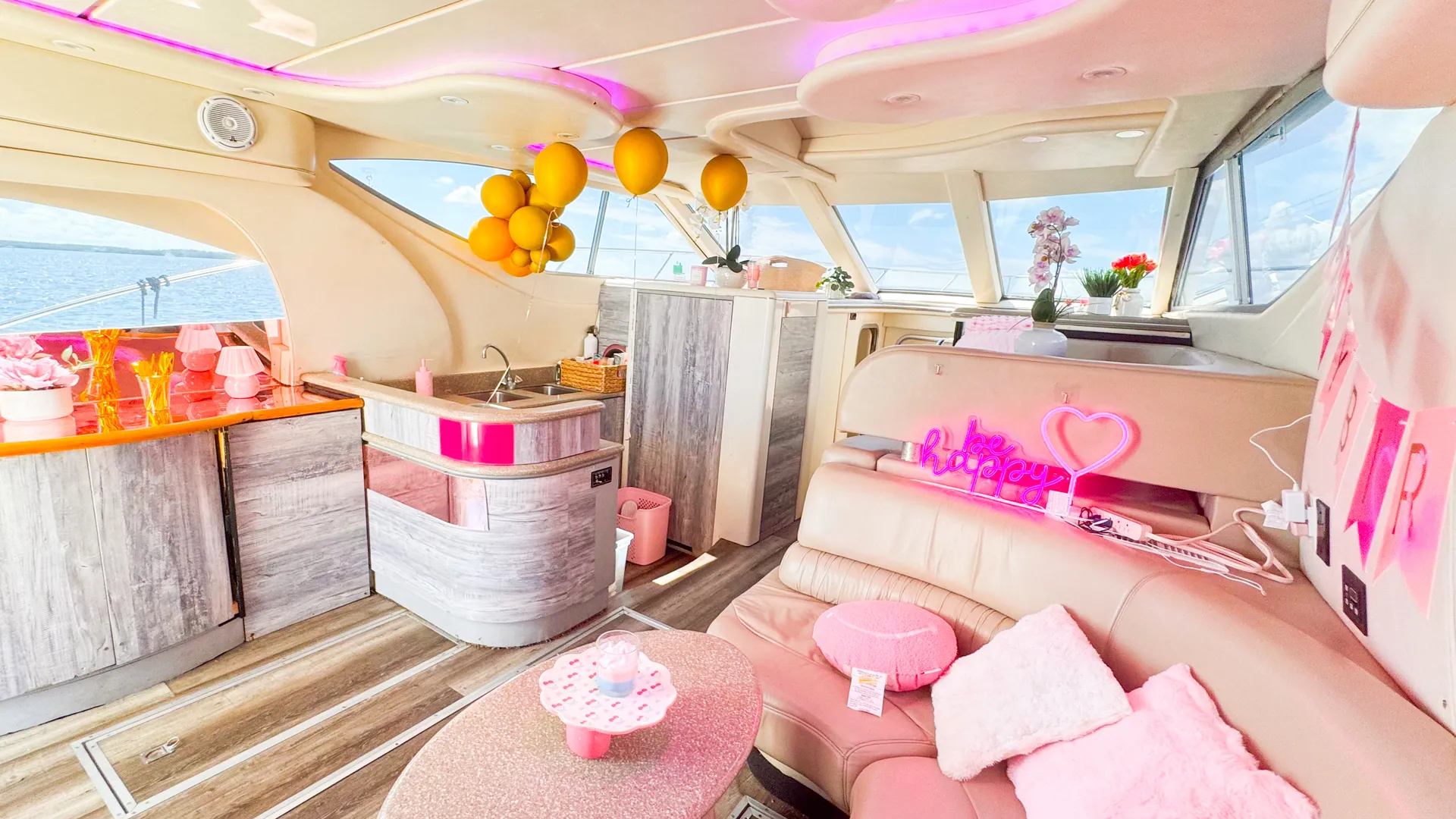  Enjoy MAXUM 46ft "Pink Lady" in Miami!